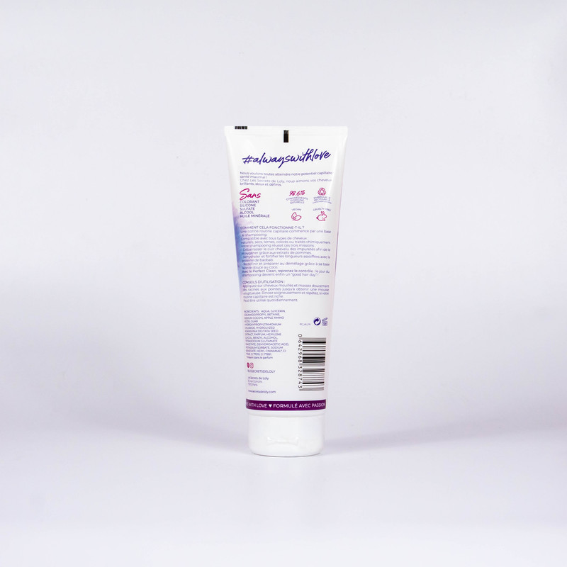 Bien plus qu’un shampoing, le Perfect Clean permet de réhydrater et fortifier les longueurs.