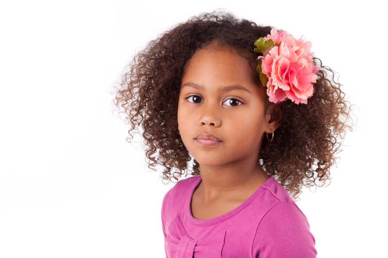 Zawema enfant petite fille cheveux bouclés fleur