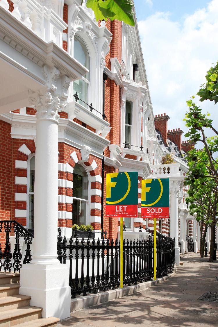 Foxtons step image 3 sold