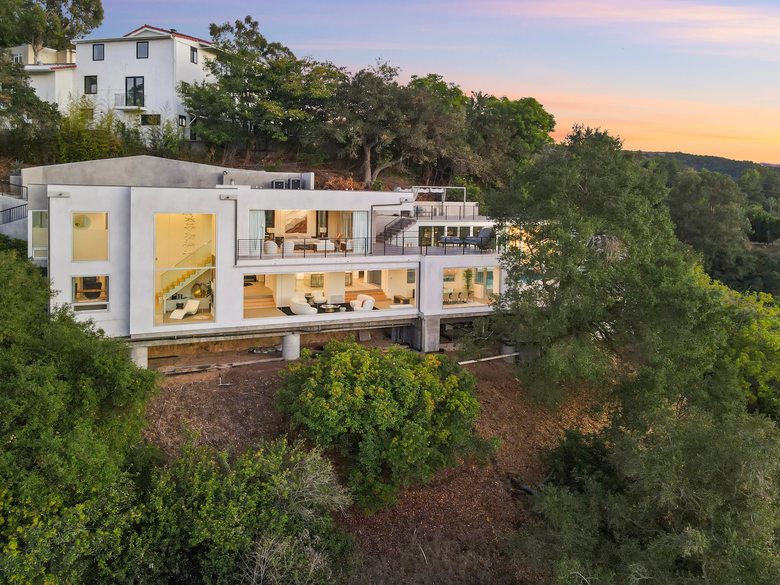 01 9716 Oak Pass Rd - Luxury Real Estate - Concierge Auctions