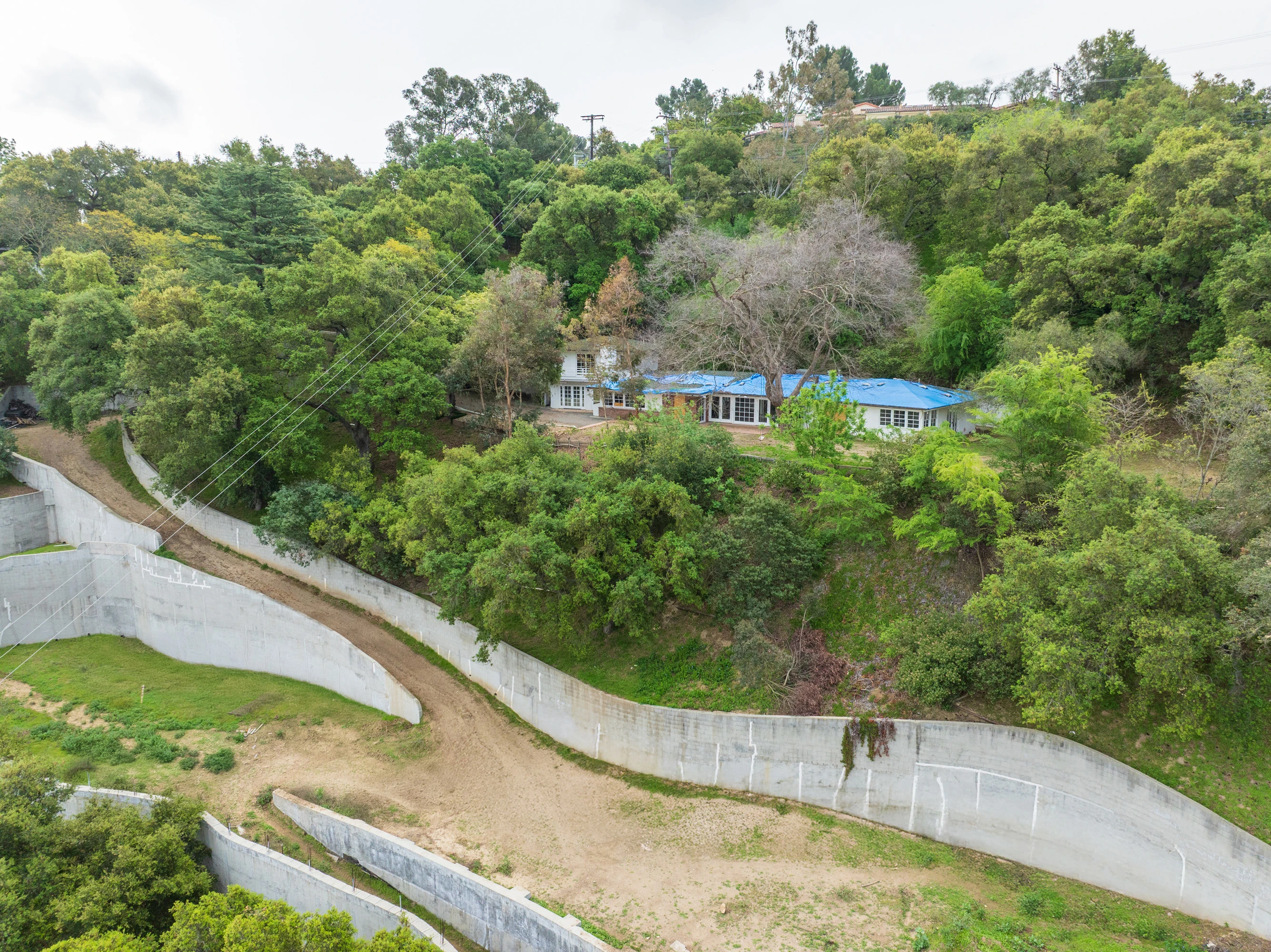 002 13511 Mulholland Dr