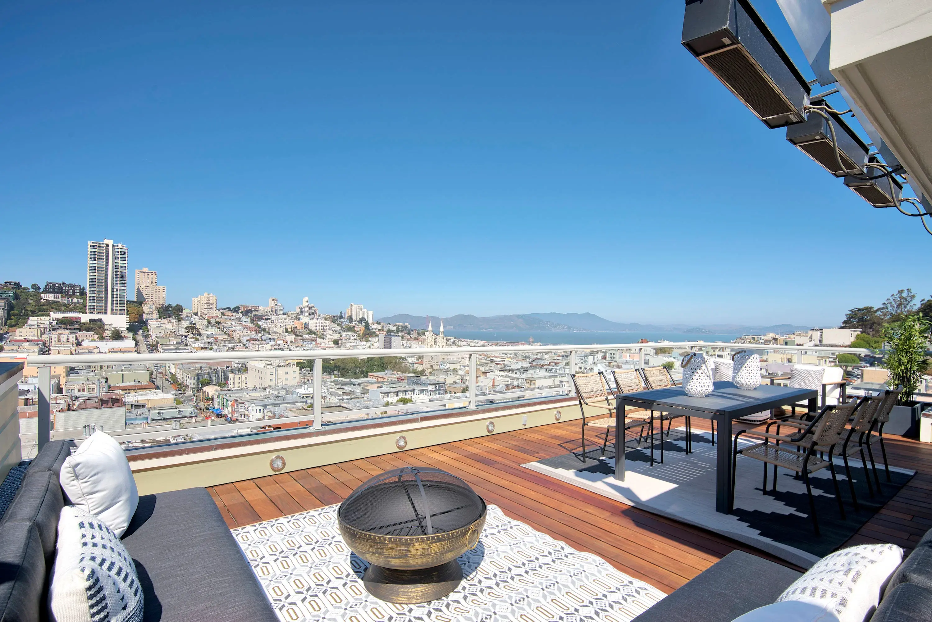 Hero image for n cooperation with Victoria Clemons & Julia Bernardini of Compass, The Telegraph Hill Penthouse will auction No Reserve in December.