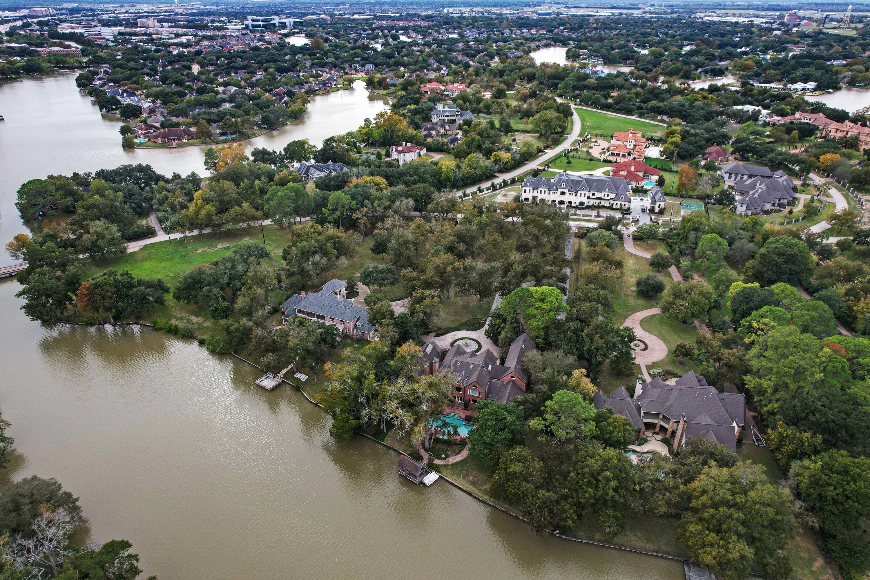 427 West Alkire Lake Drive, Sugar Land, Houston Area, Texas 77478 - 2_-_Alkire_Lake_W_427_Aerial_109_1_1_tokxo2