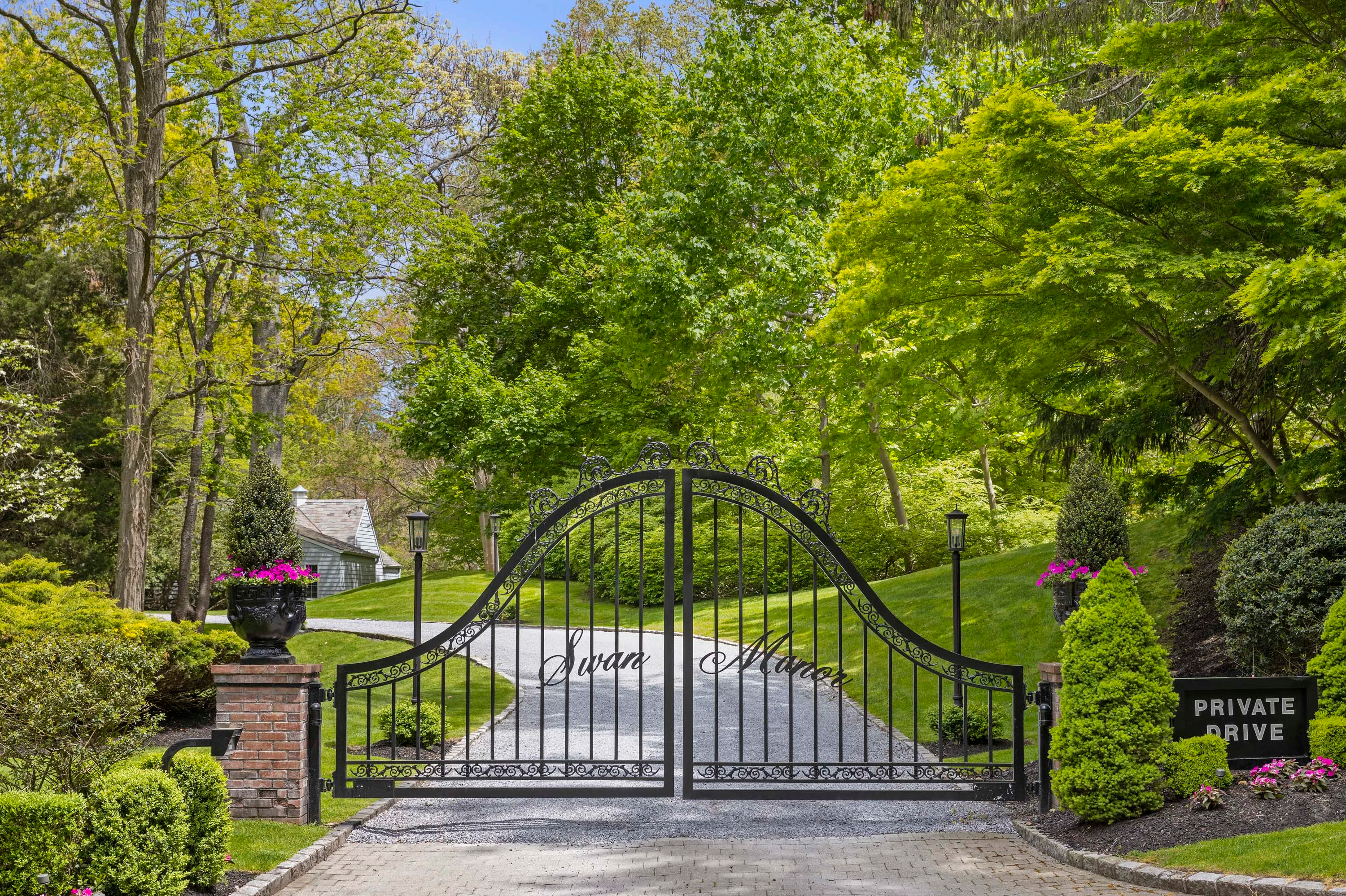 Swan Manor | 1 Swan Place, Nissequogue, Gold Coast, New York 11780 - 05_Swan_Manor_1_Swan_Place_Saint_James_NY_11780_ombqrd