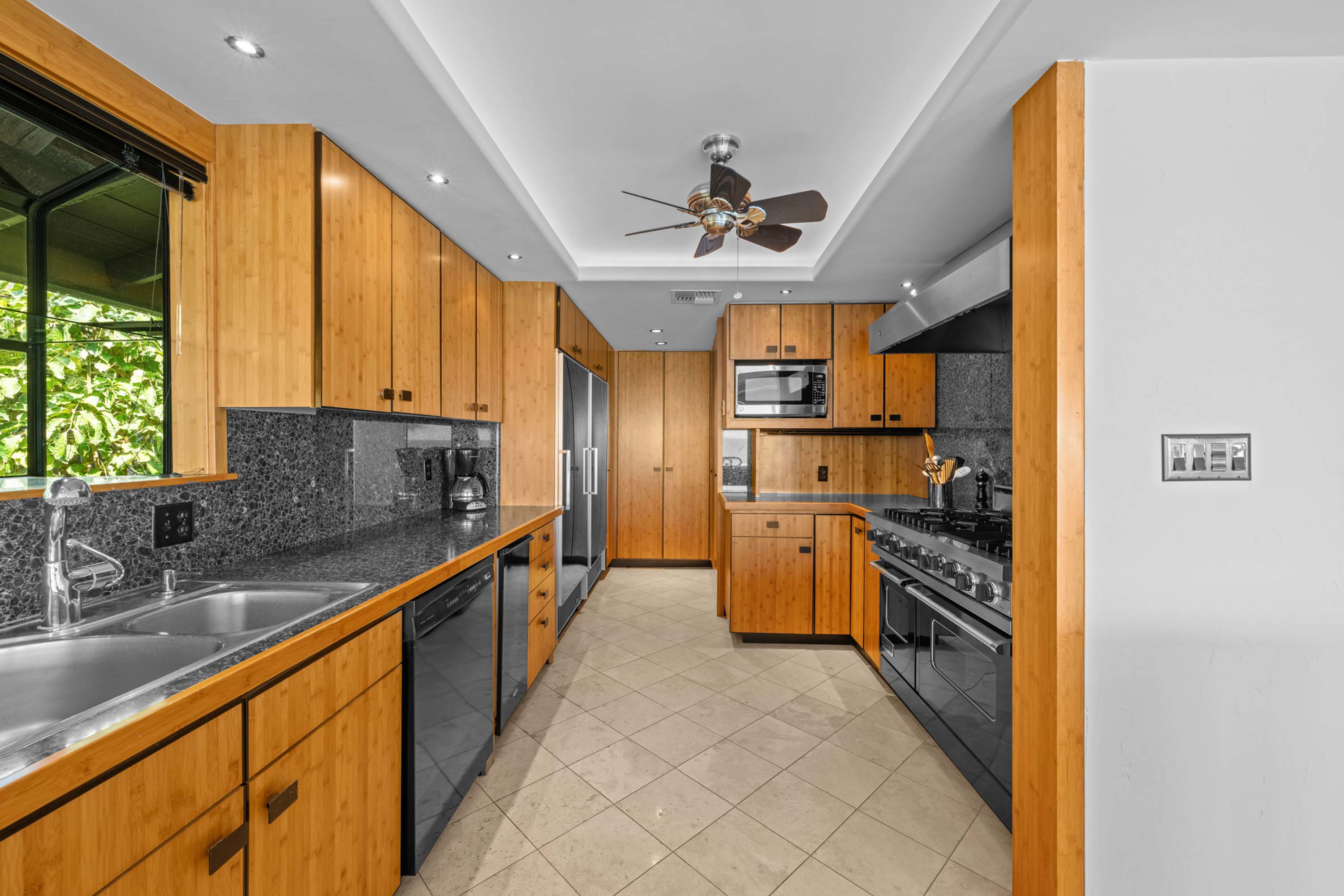 12 5163 and 5157 Lower Honoapiilani Rd, Lahaina, HI 96761 - Luxury Real Estate - Concierge Auctions