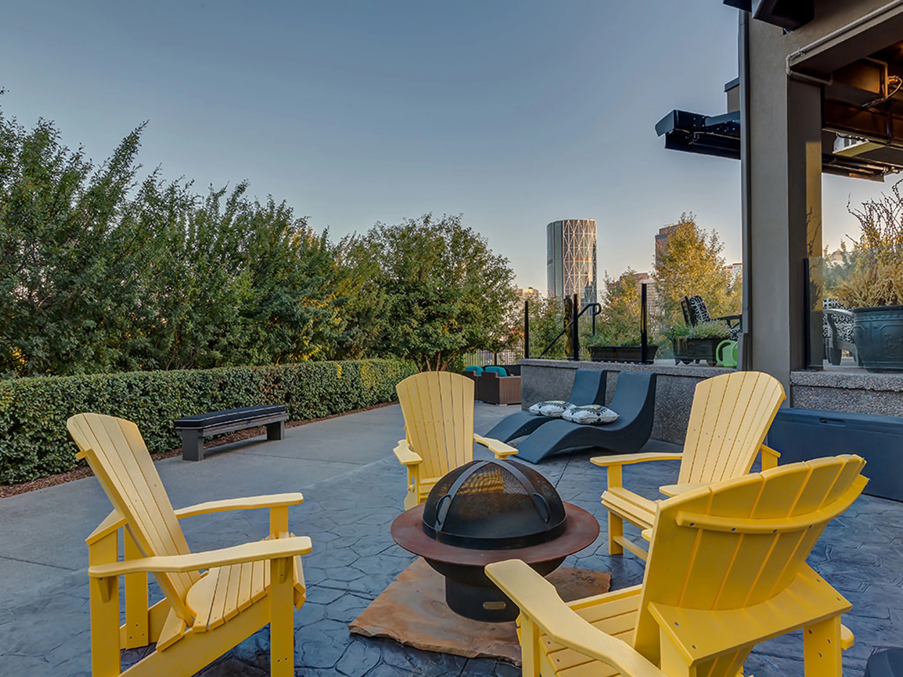 102 Crescent Road NW, Calgary, Alberta T2M 3Z9, Canada - 102-crescent-road-north-west-calgary-alberta-canada57_k5efh4