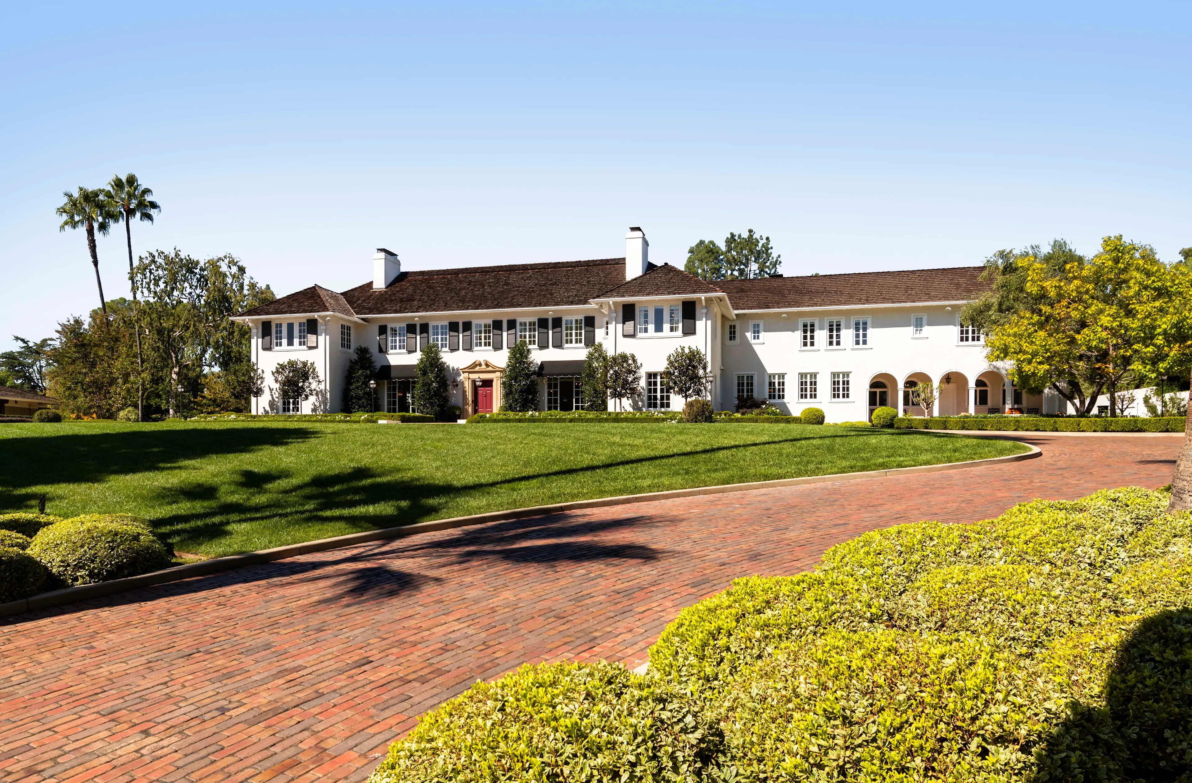 Hero image for Pasadena's largest single-family residence; a Frank Lloyd Wright inspired mid-century modern; and a Spanish Mozárabe-style estate headline the month.