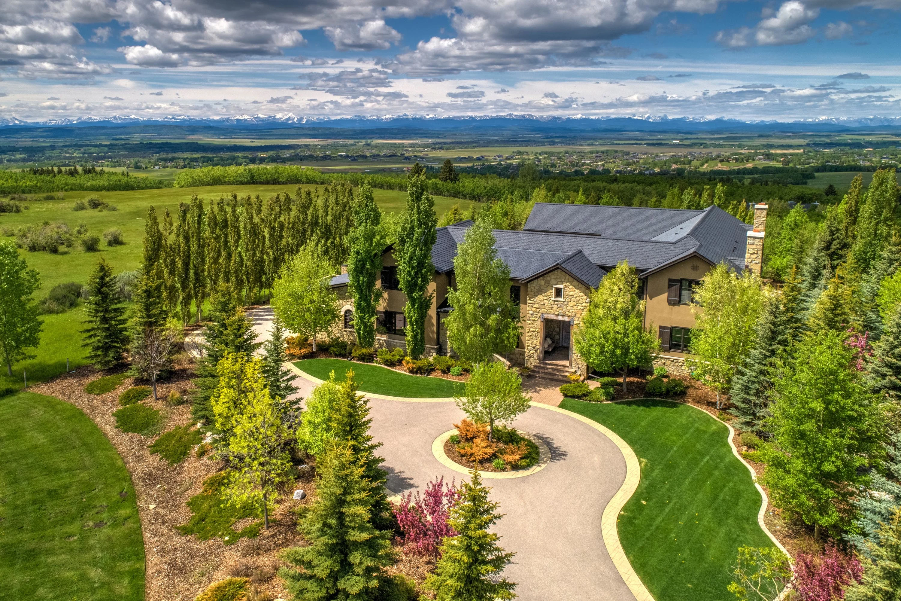 209 Pinnacle Ridge Place SW, Calgary, Alberta, Alberta T3Z 3N8, Canada - 209-pinnacle-ridge-place-rural-rocky-view-county-alberta-canada01_c5yddr