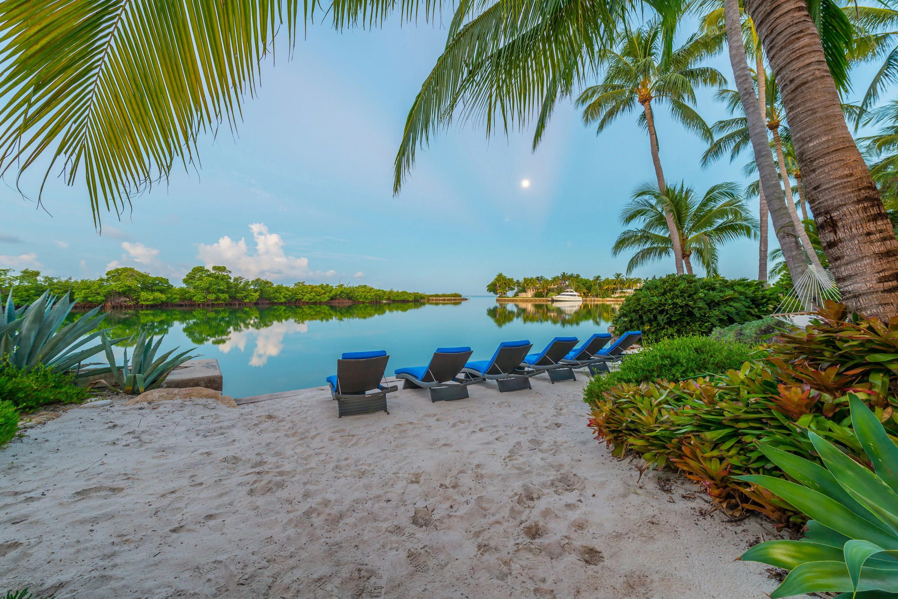 960 Harbor Drive, Key Biscayne, Florida 33149 - 960-harbor-drive-key-biscayne-florida21_egukof