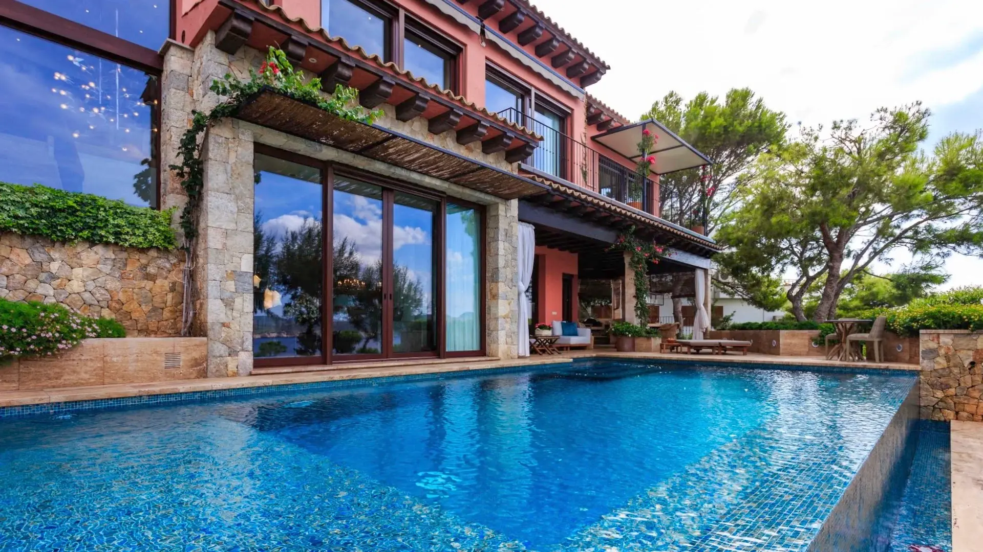 Perched on a cliff overlooking Santa Ponsa Bay and the Mediterranean Sea, this traditional villa offers privacy and impeccably terraced grounds with an infinity-edge pool.