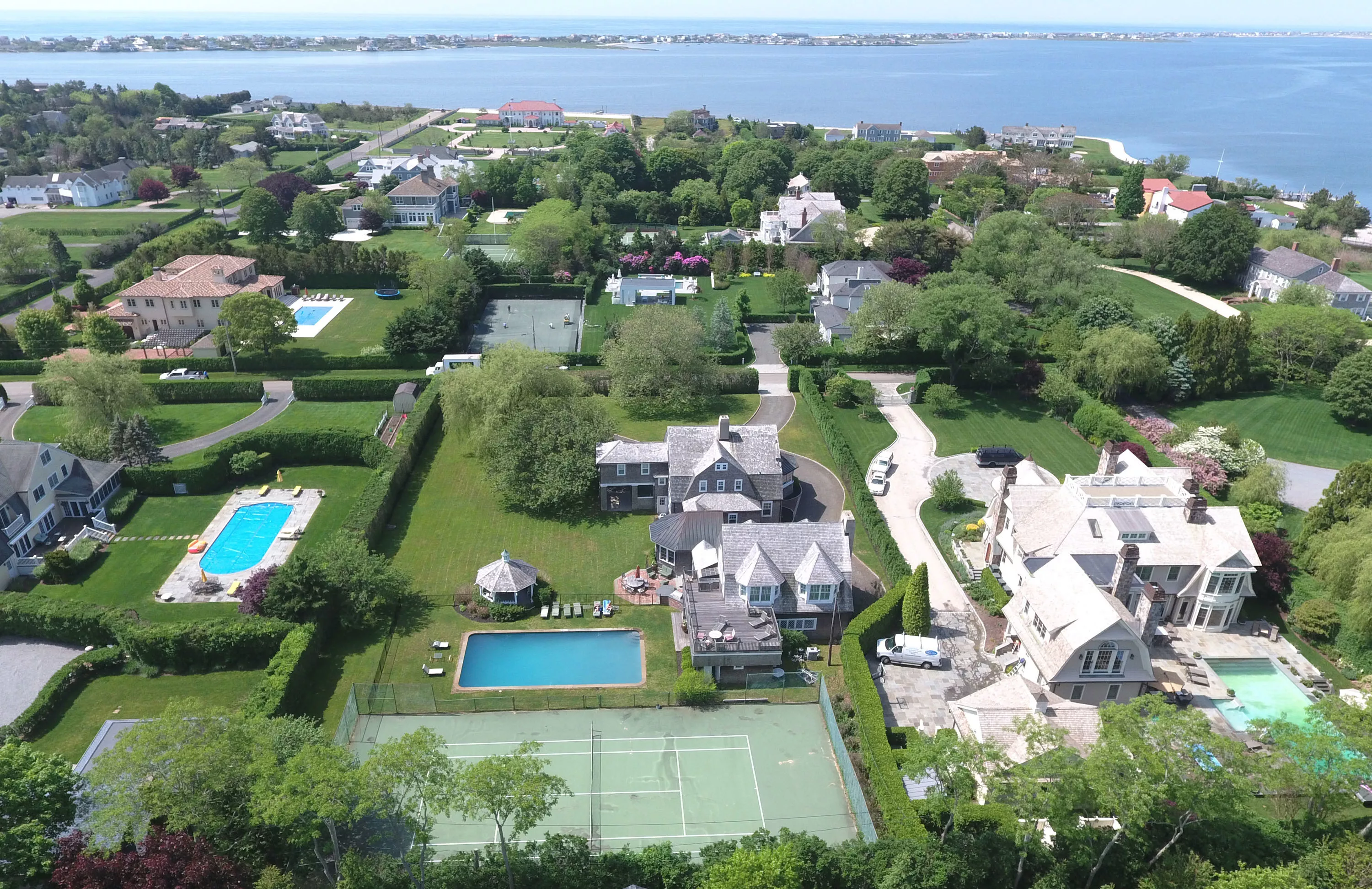 14 Halsey Ave, Westhampton Beach, New York 11978 - 14-halsey-ave-westhampton-beach-ny-04-13-14-56-5656_gjqvme