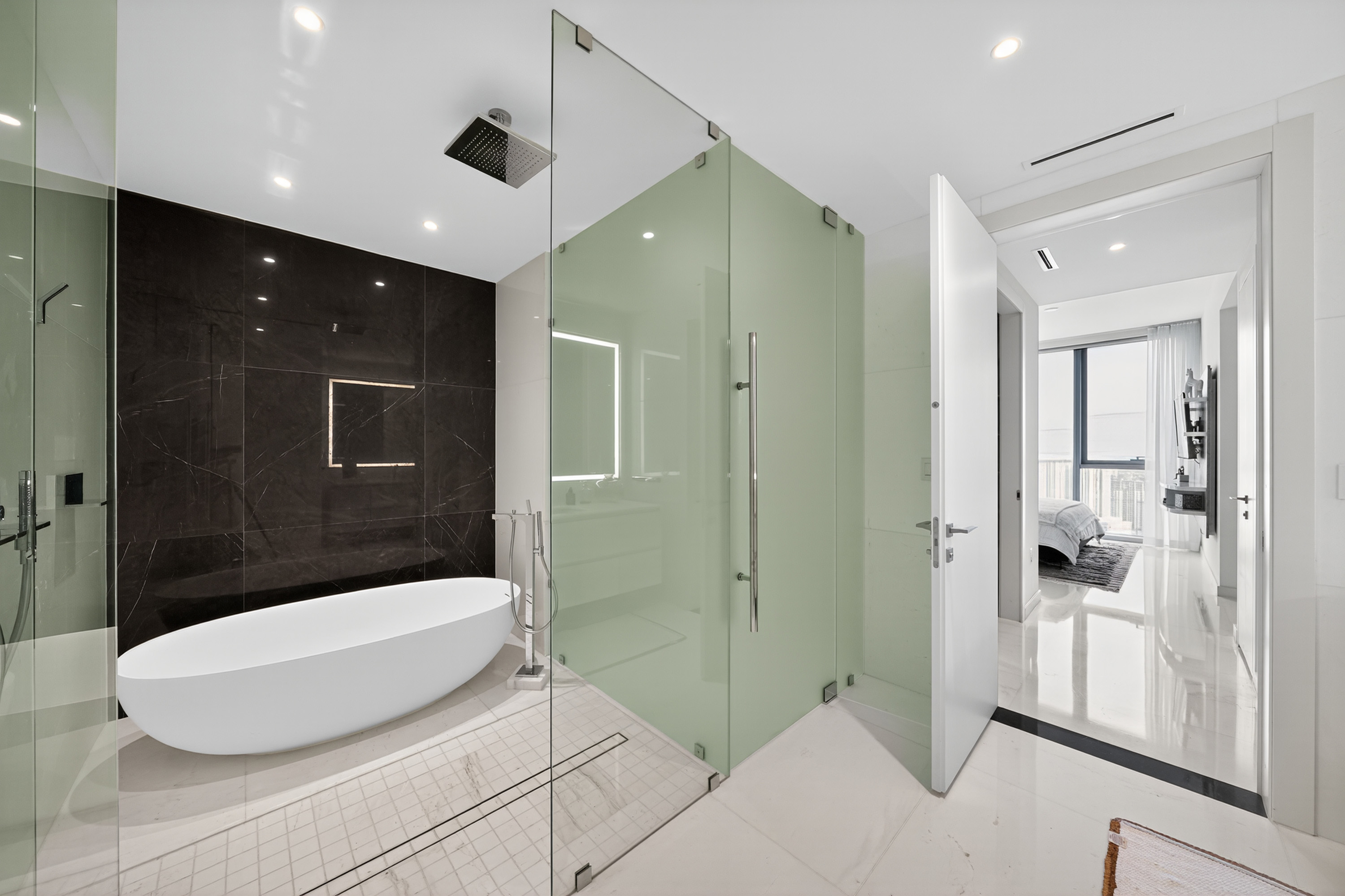 020 300 Biscayne Boulevard Way