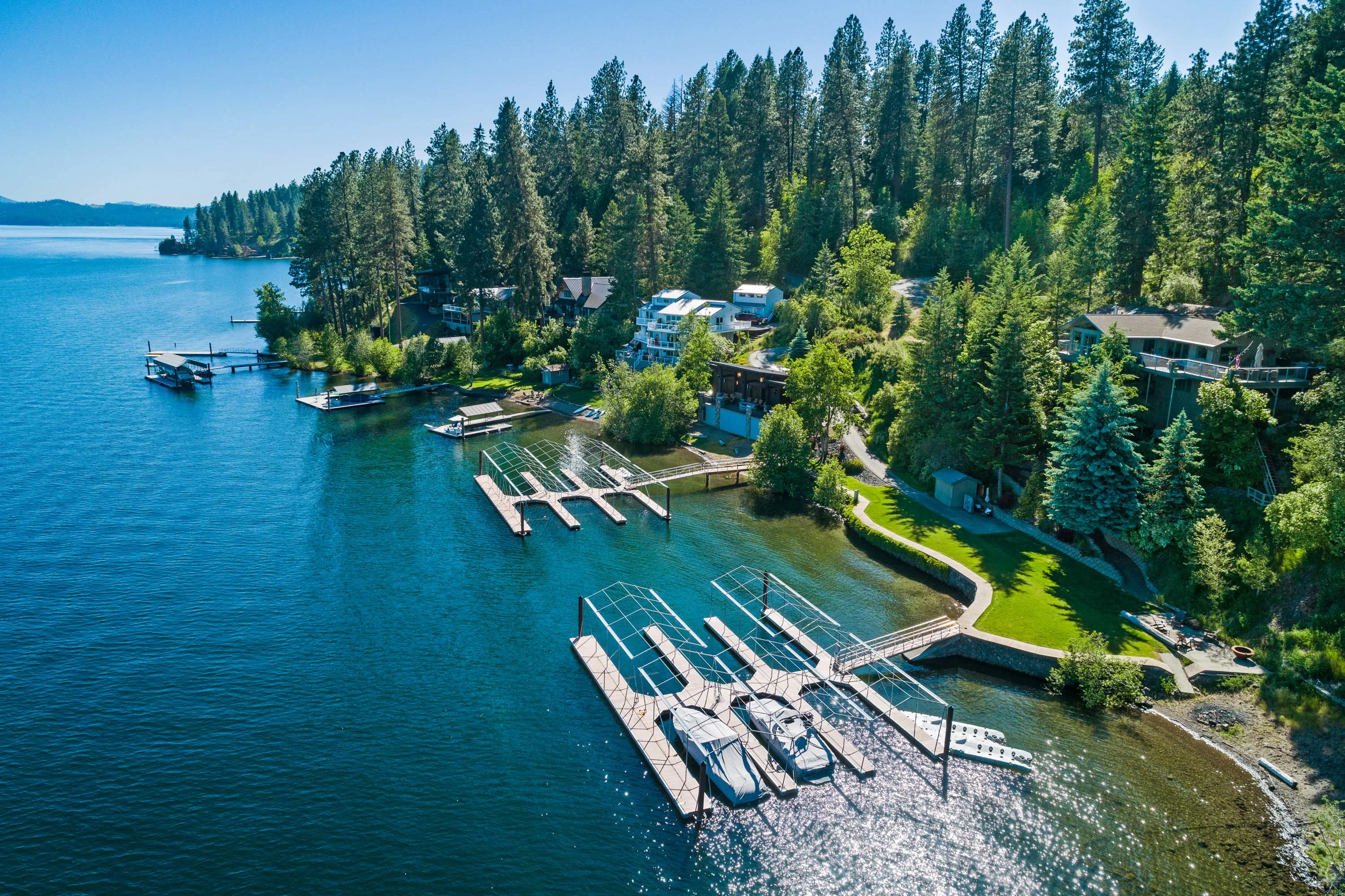 5468 West Carnelian Drive, Pynewoods Estate | The Golf and Lake Club at Black Rock, Coeur d'Alene, Idaho 83814 - 49_-_Aerial_BeachMarina-1_okowrs