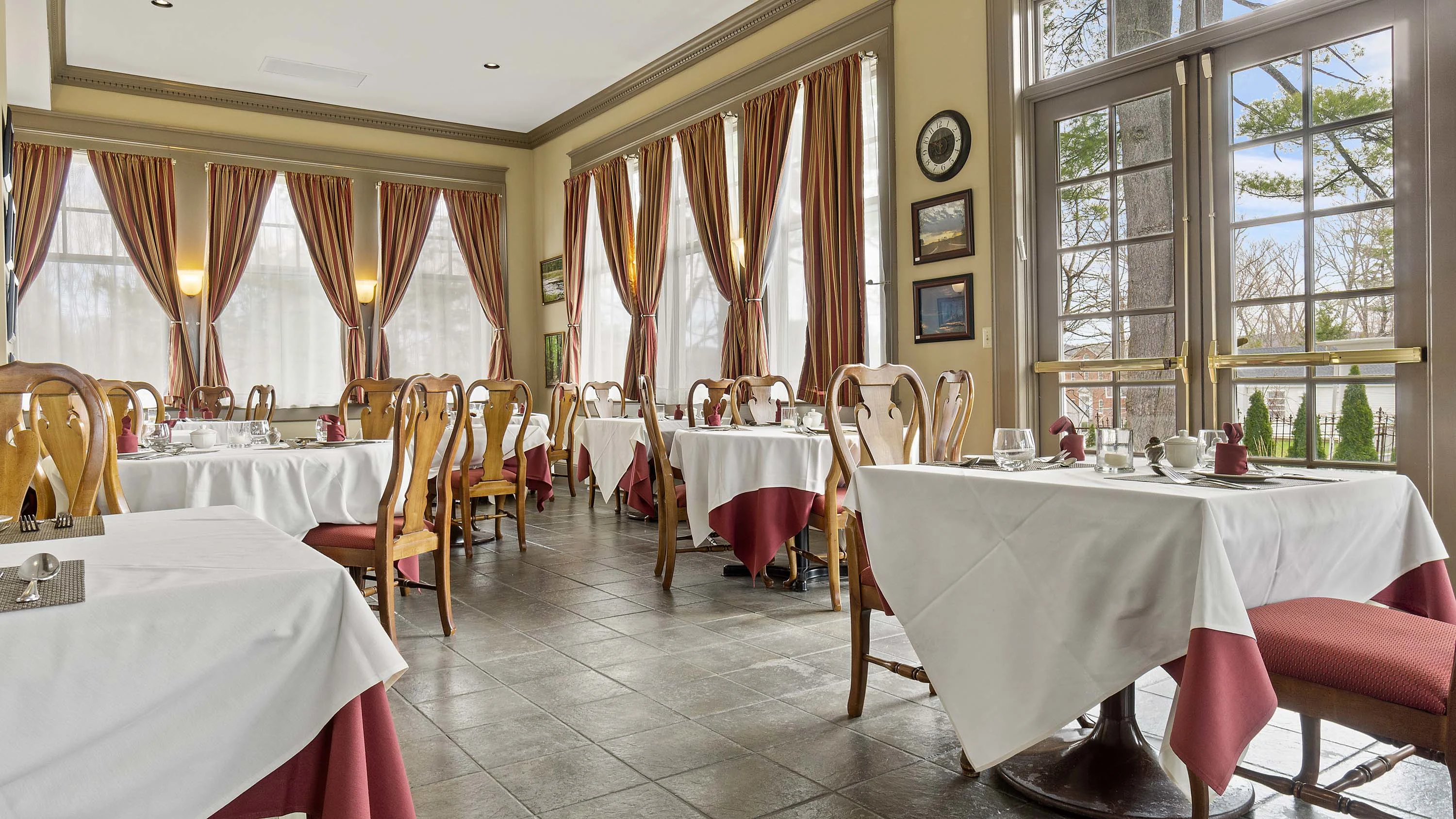 51 Walker Street, The Berkshires, Massachusetts 01240 - gateways-inn-51-walker-street-lenox-massachusetts09_c8i6af