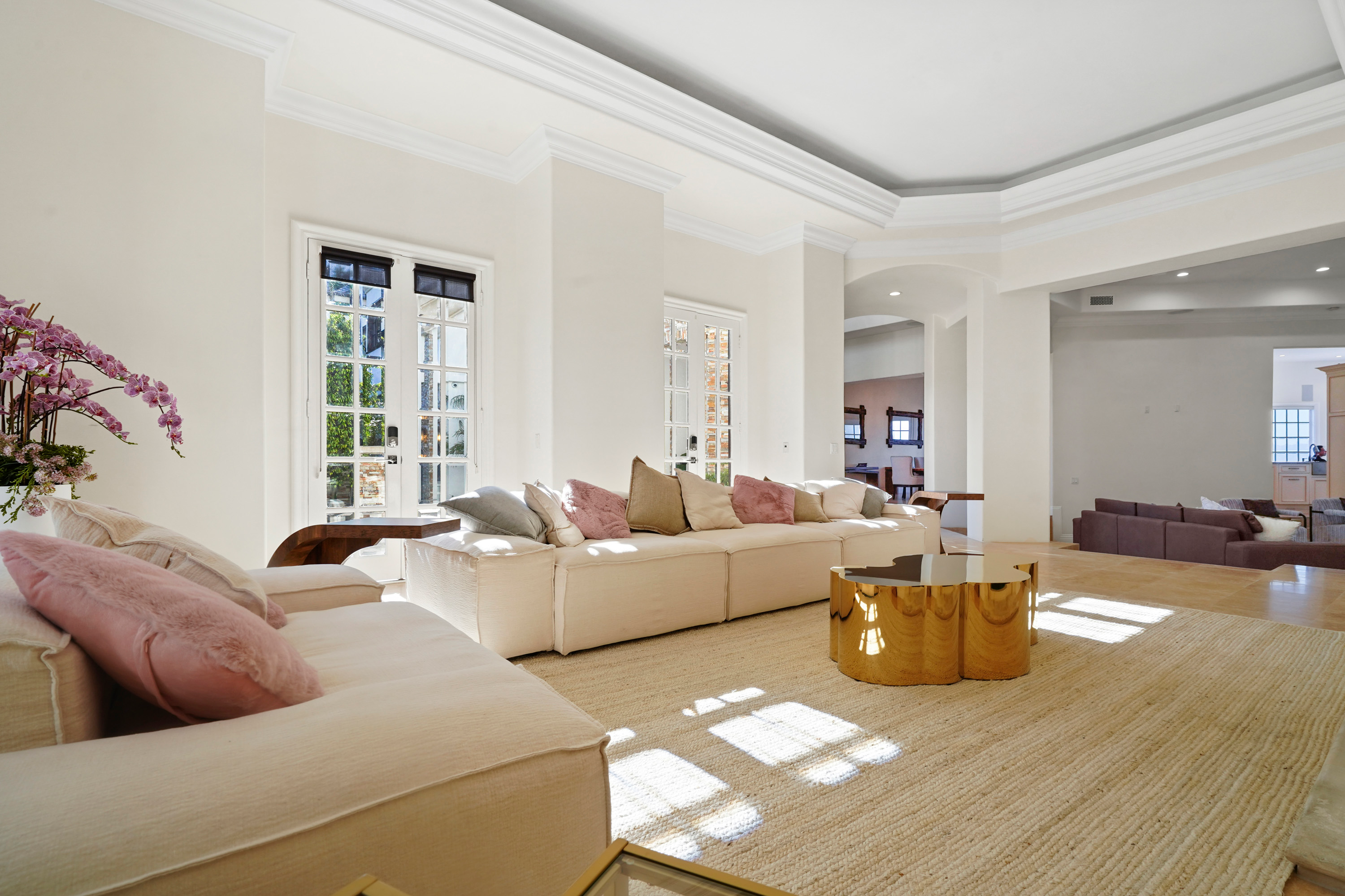 12 13320 Mulholland Drive - Luxury Real Estate - Concierge Auctions