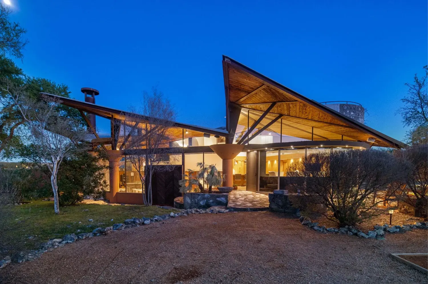 This architecturally stunning retreat is designed for hosting large groups and intimate gatherings, while surrounded by the beautiful Texas Hill Country. 