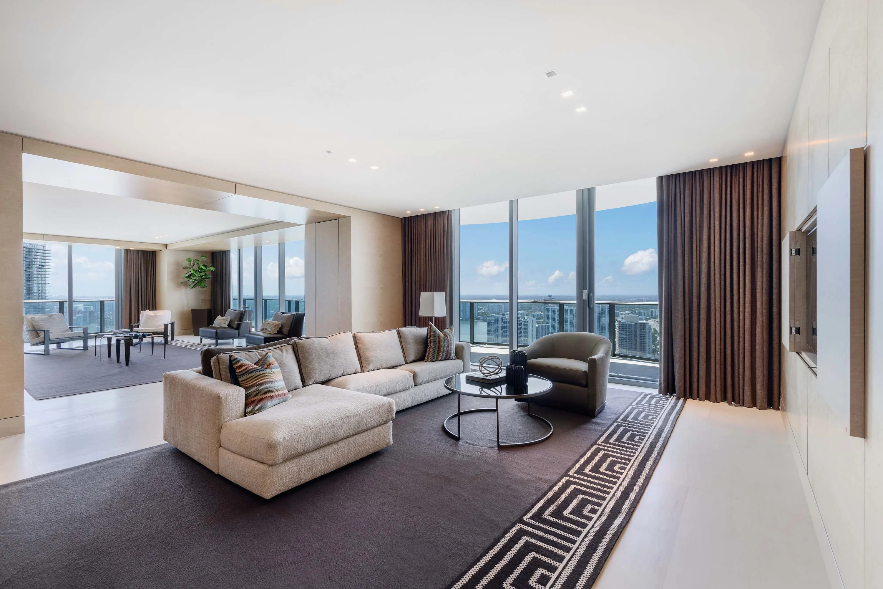19575 Collins Avenue, The Regalia Penthouse, Miami, Florida 33160 - 19575-collins-ave-penthouse-4335_ucmqma