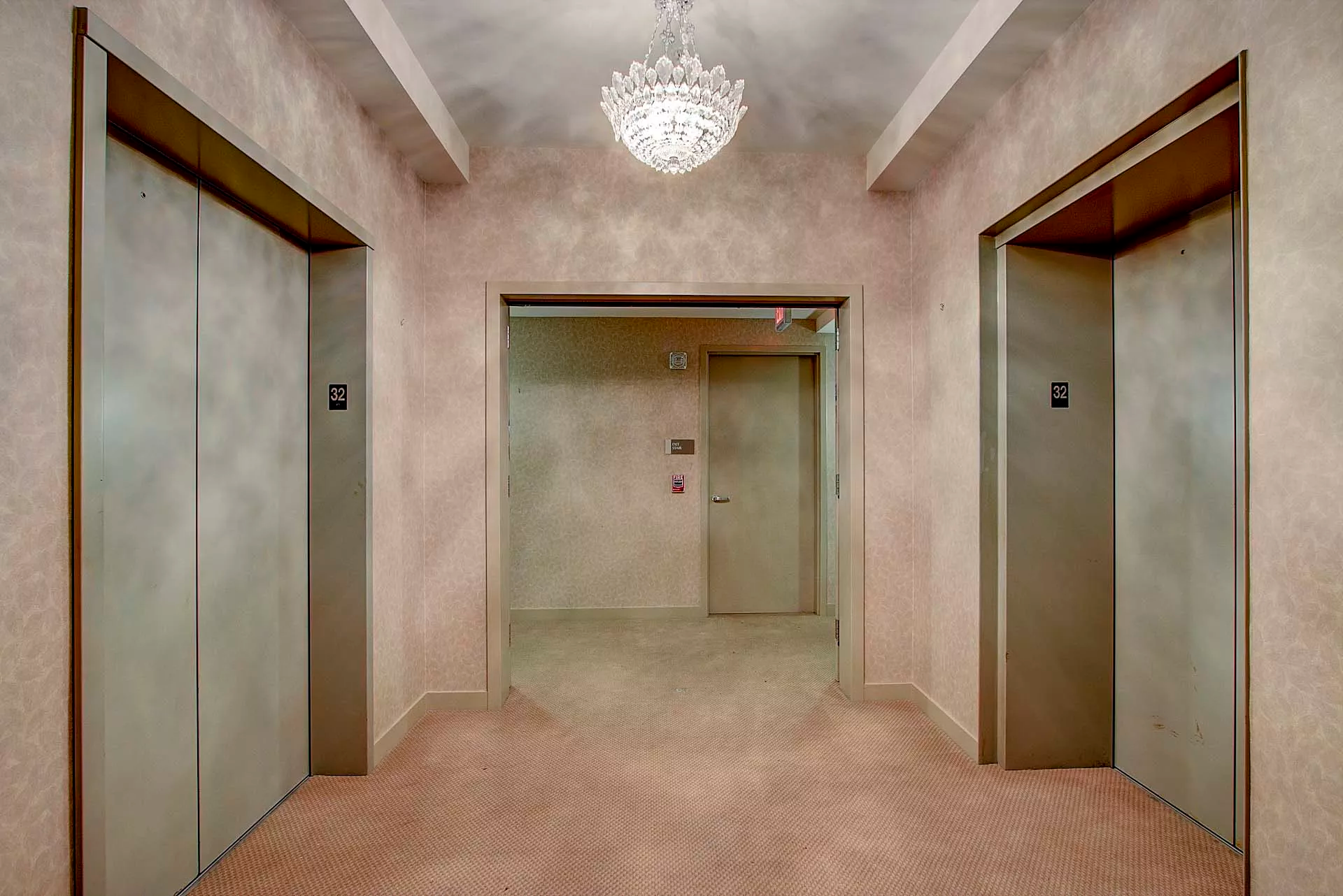 923 E Kilbourn Avenue, Milwaukee, Wisconsin 53202 - 923-east-kilbourn-avenue-unit-3200-milwaukee-wisconsin10_e9zbaq