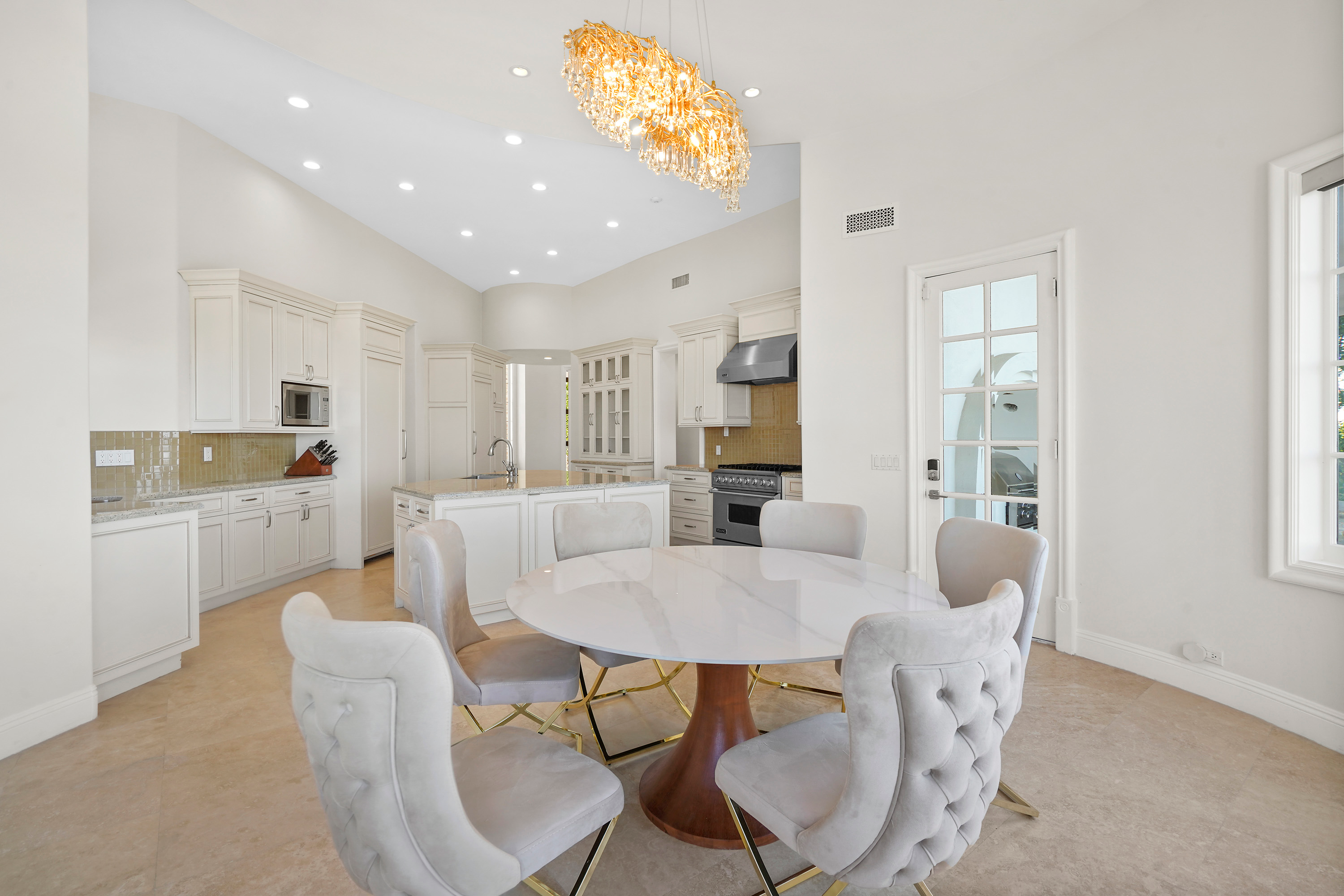 22 13320 Mulholland Drive - Luxury Real Estate - Concierge Auctions