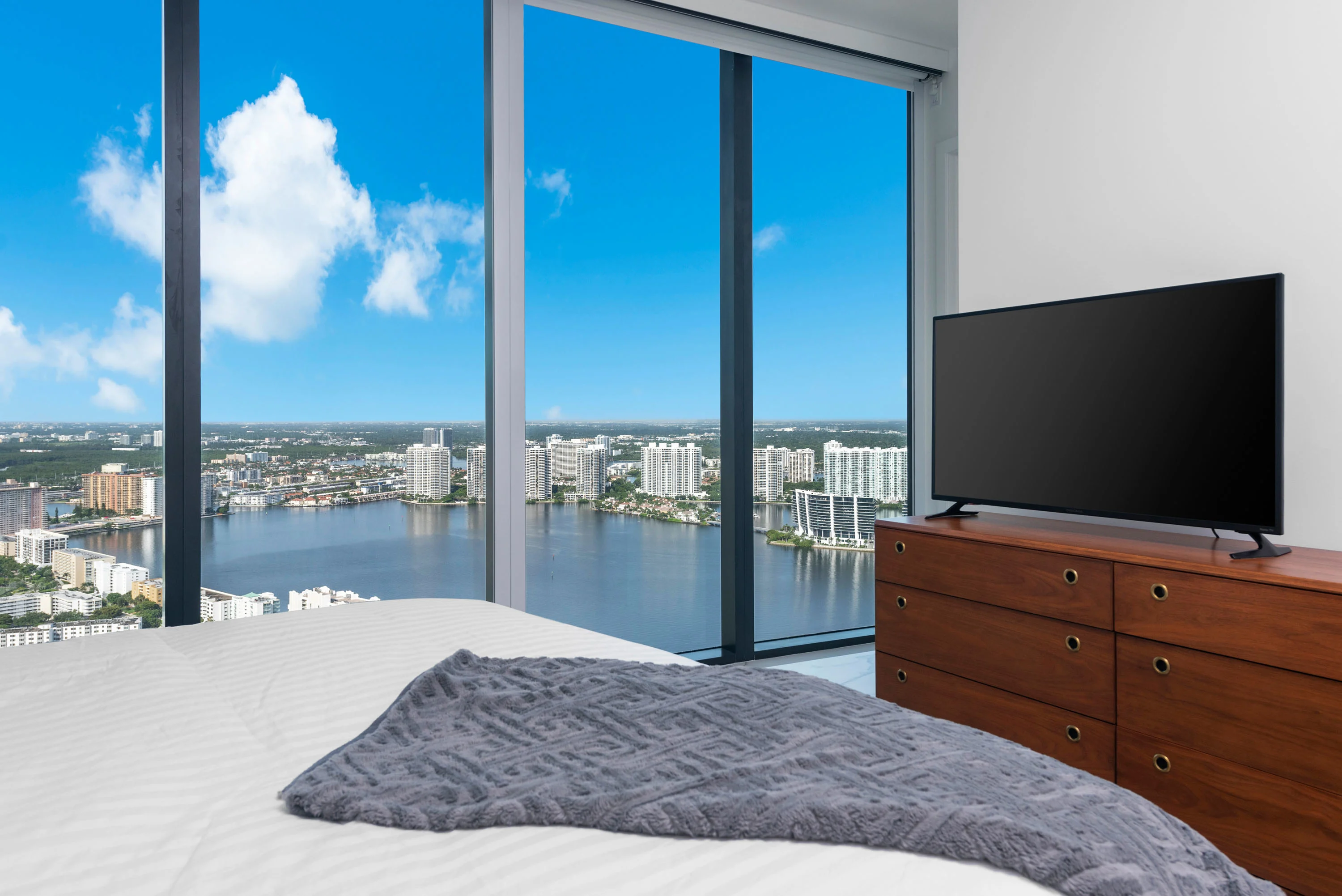 18555 Collins Ave, Apt 4603, Porsche Design Tower, Miami, Florida 33160 - 18555-collins-avenue-apartment-4603-sunny-isles-beach-florida21_eji4wh