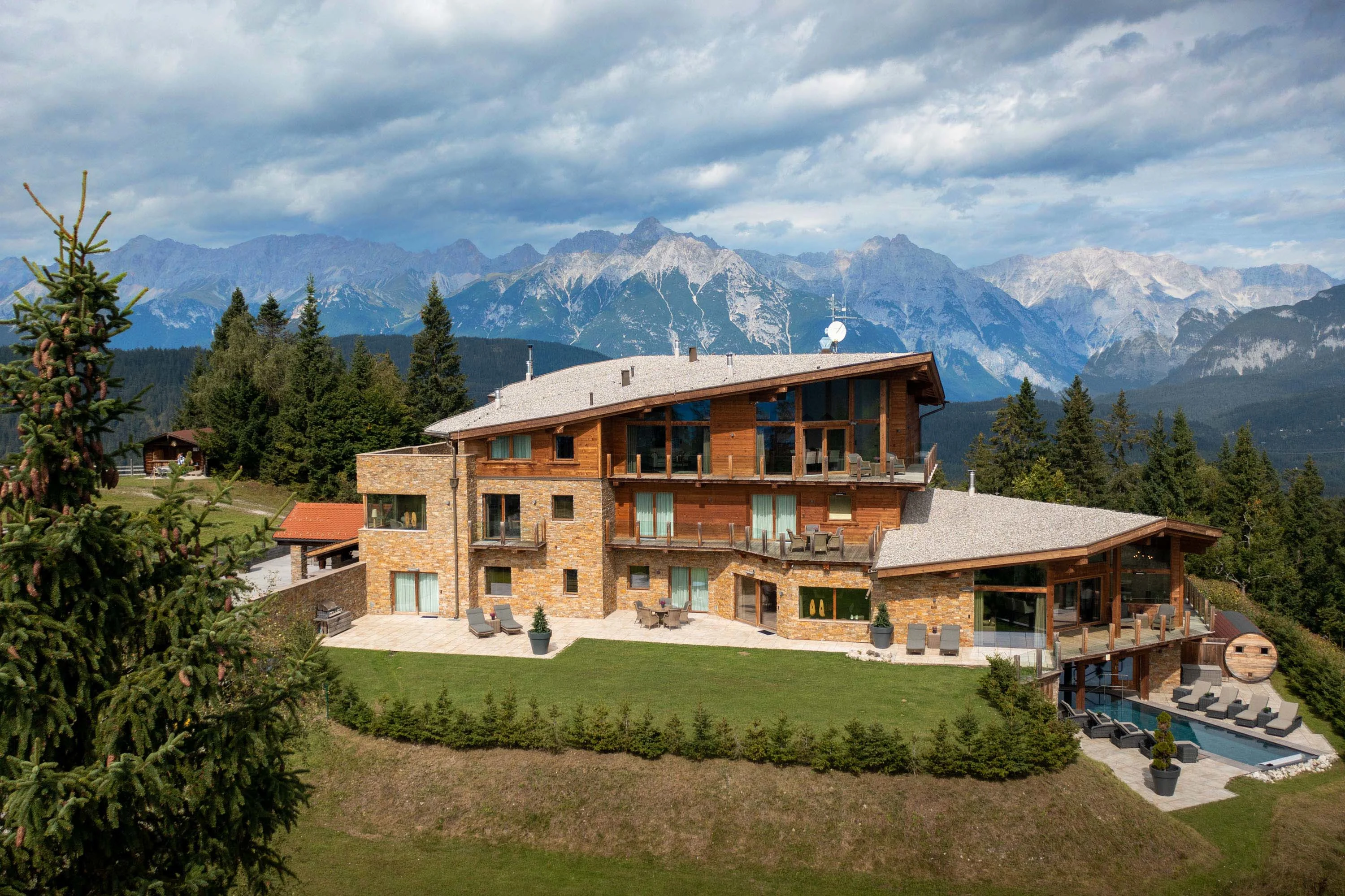 Luxury Mountain Chalet, Seefeld, Austrian Alps, Tirol , Austria - luxury-mountain-chalet-tirol-seefeld-austria01_u3djyd