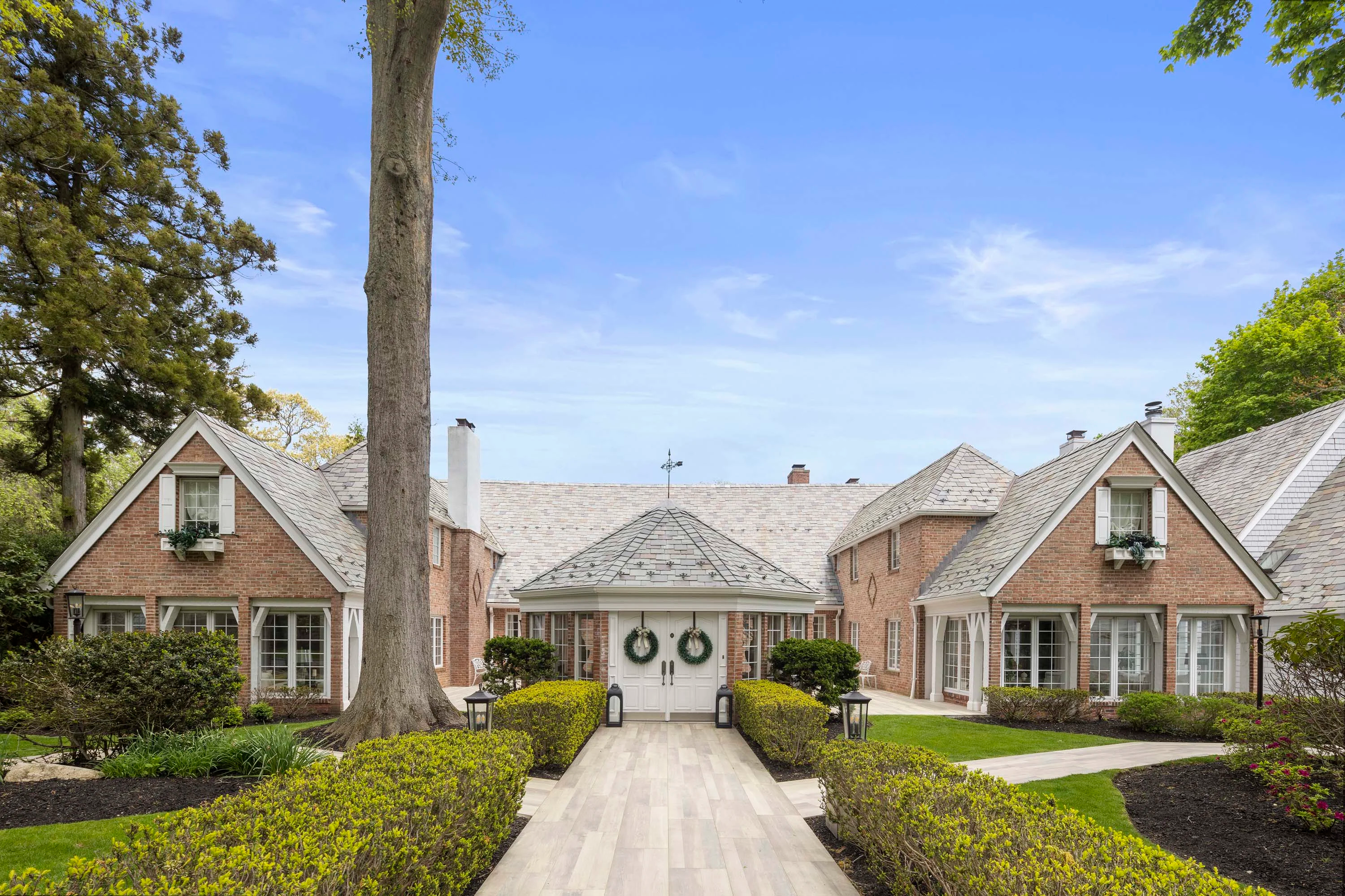 Swan Manor | 1 Swan Place, Nissequogue, Gold Coast, New York 11780 - 01_Swan_Manor_1_Swan_Place_Saint_James_NY_11780_azuqs4