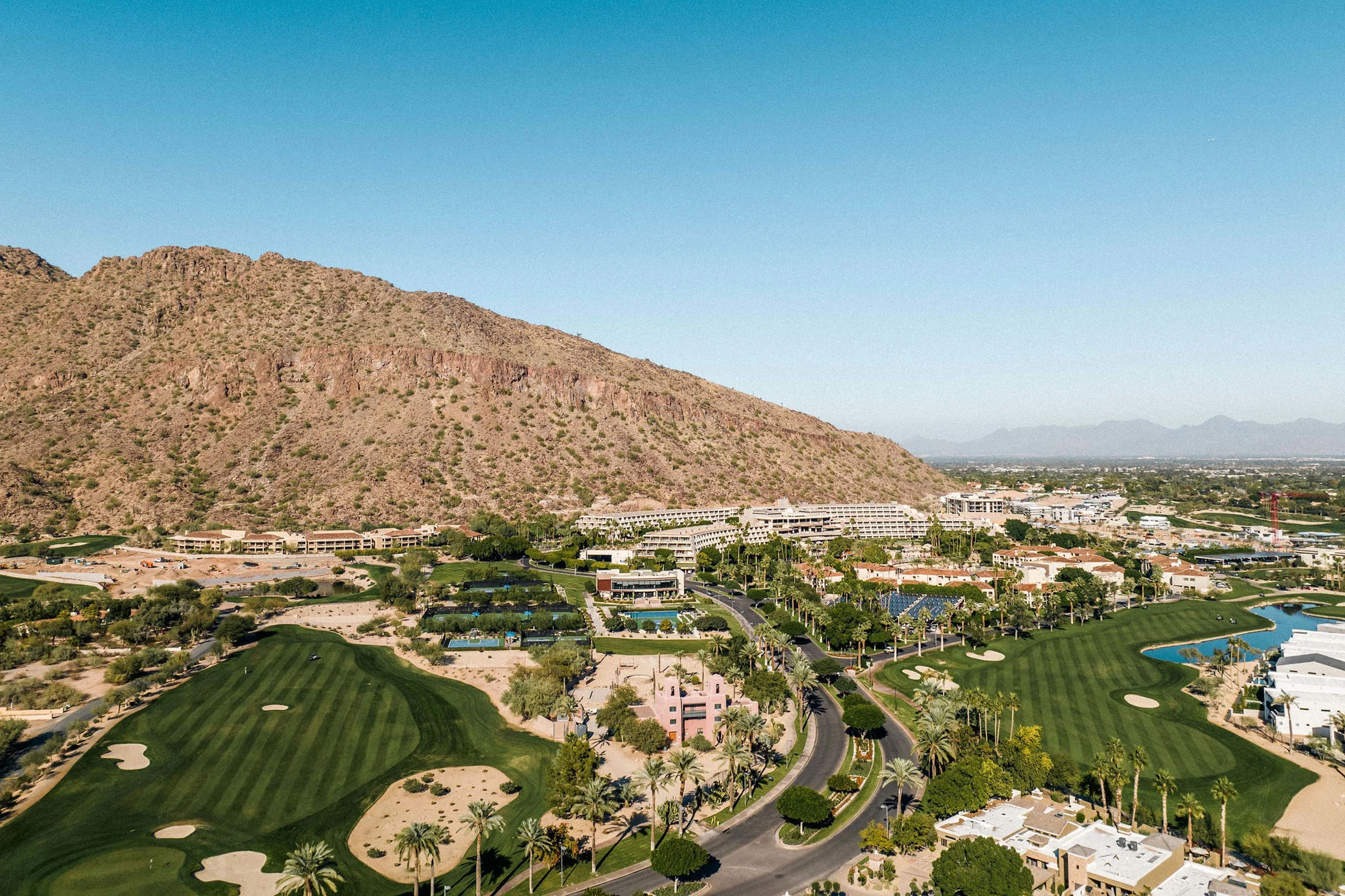Saddleridge | 7620 (Lot 202) & 7540 (Lot 205) North Red Ledge Drive, Paradise Valley, Phoenix Area, Arizona 85253 - 39_-_The_Phoenician_2_smmr7c