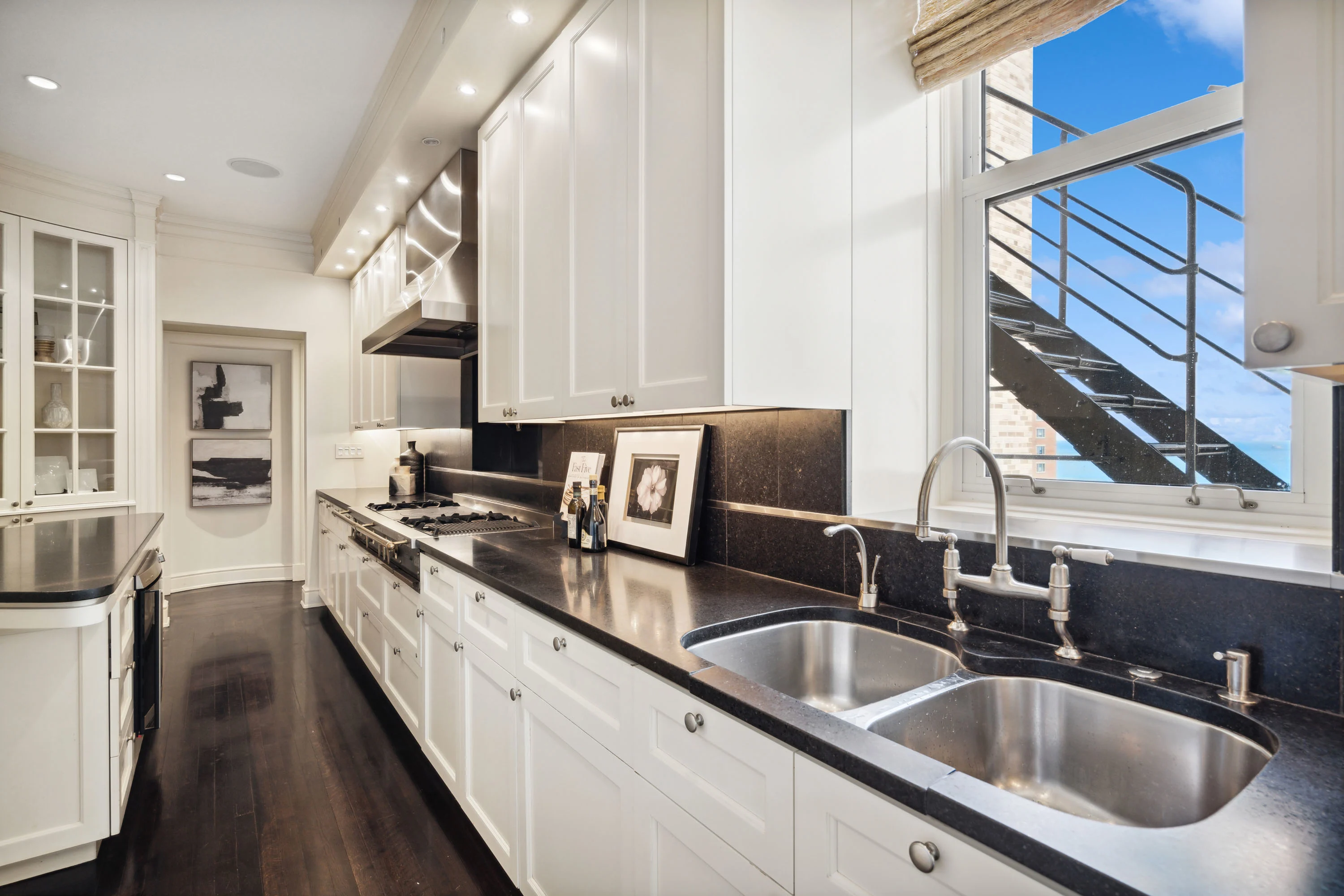 1325 North Astor Street #13, Chicago, Illinois 60610 - 1325_N_Astor_St_12_kb0a9y
