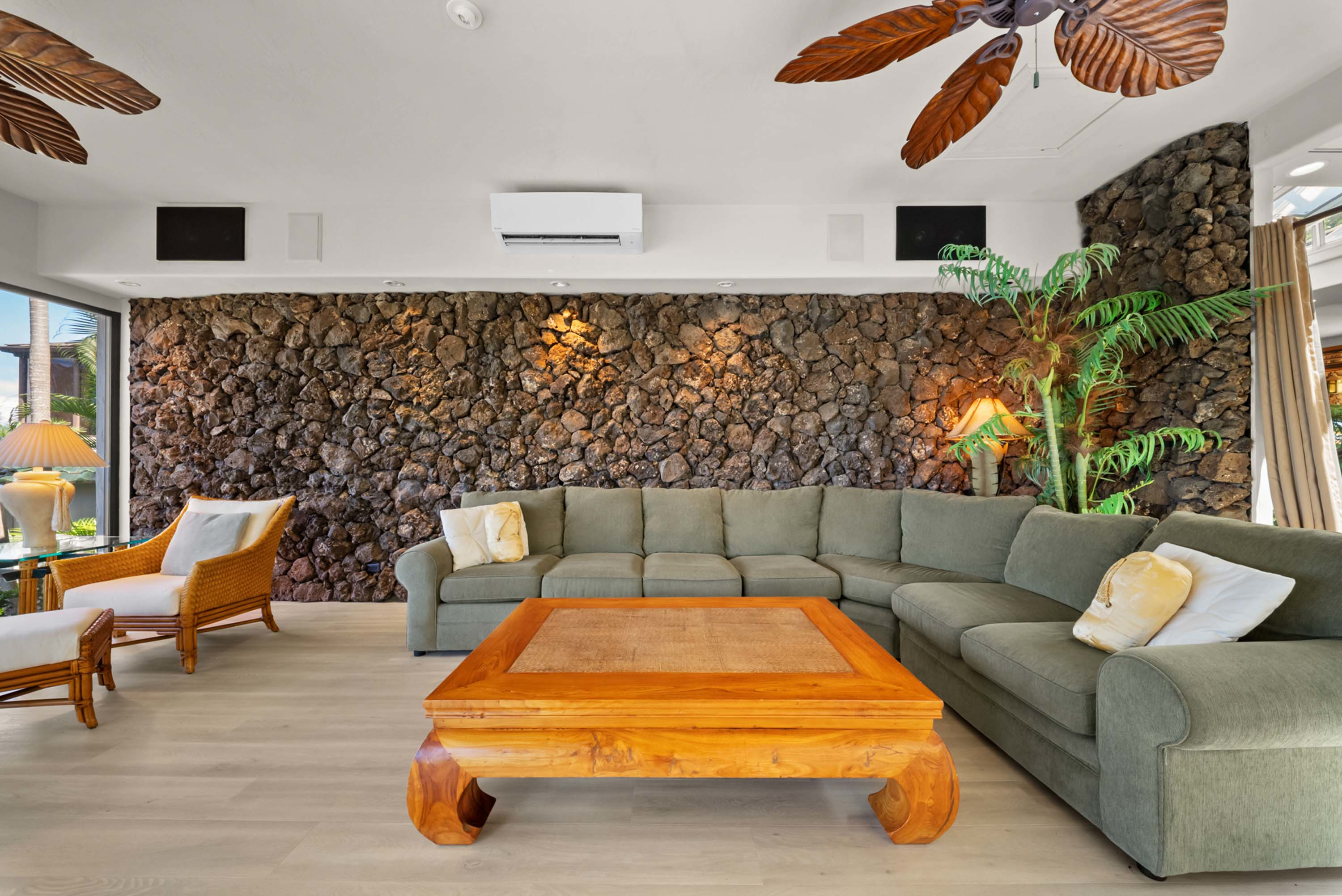 21 5157 Lower Honoapiilani Rd, Lahaina, HI 96761 - Luxury Real Estate - Concierge Auctions