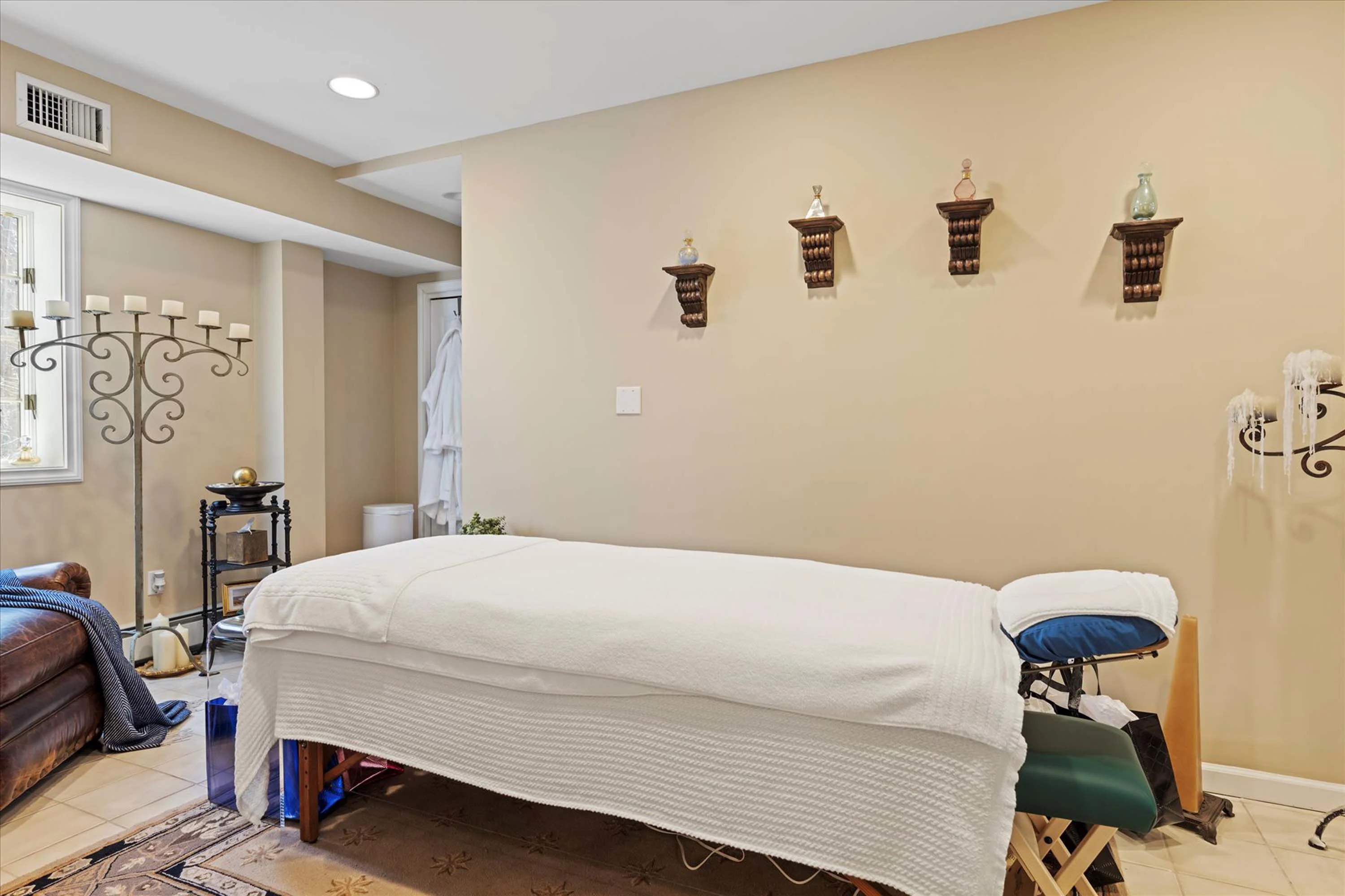 Swan Manor | 1 Swan Place, Nissequogue, Gold Coast, New York 11780 - 33_Swan_Manor_1_Swan_Place_Saint_James_NY_11780_g5rhkh