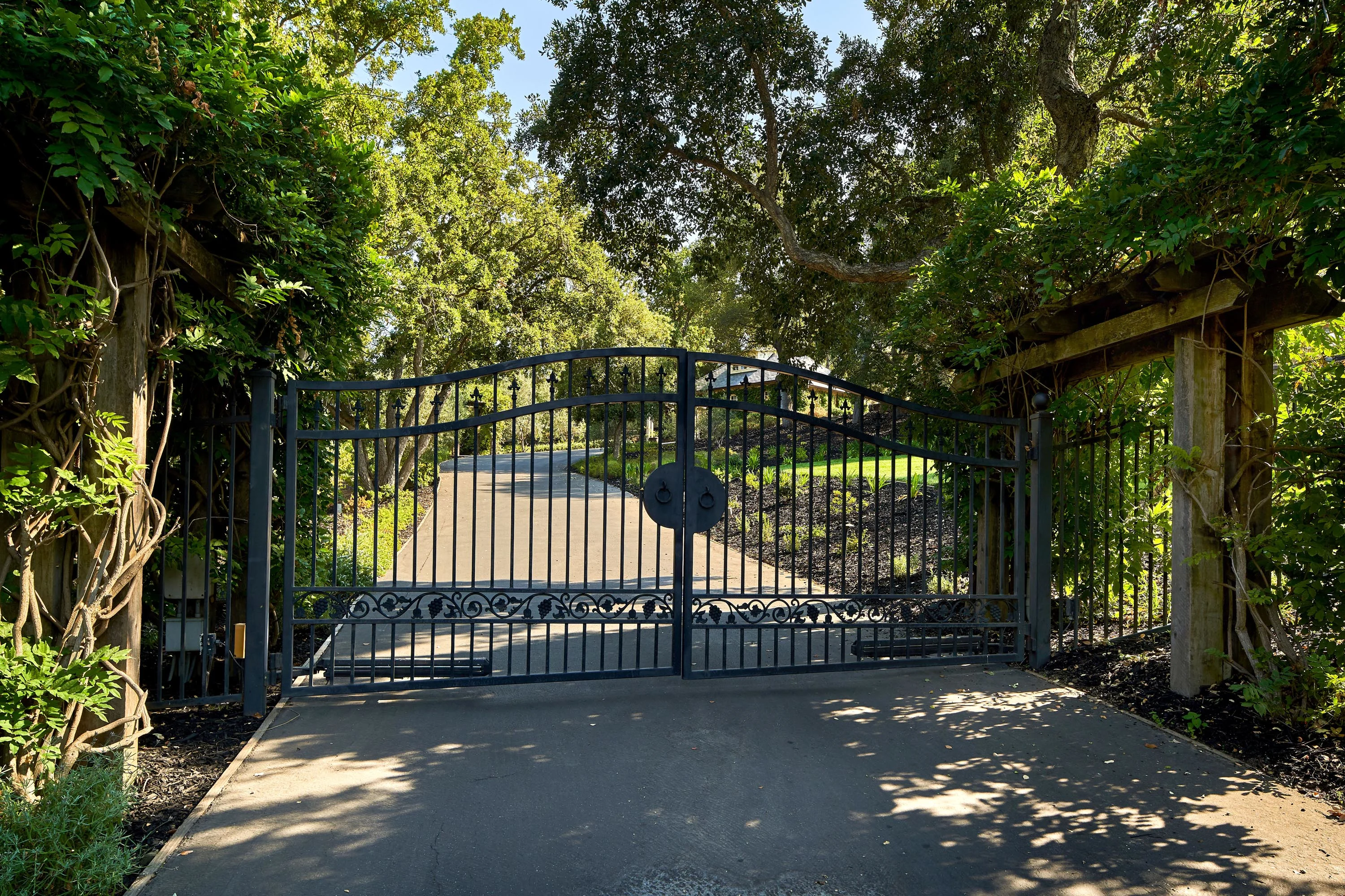 690 Loyola Drive, Silicon Valley, California 94024 - 690-loyola-drive-los-altos-hills-california03_bqlrv7