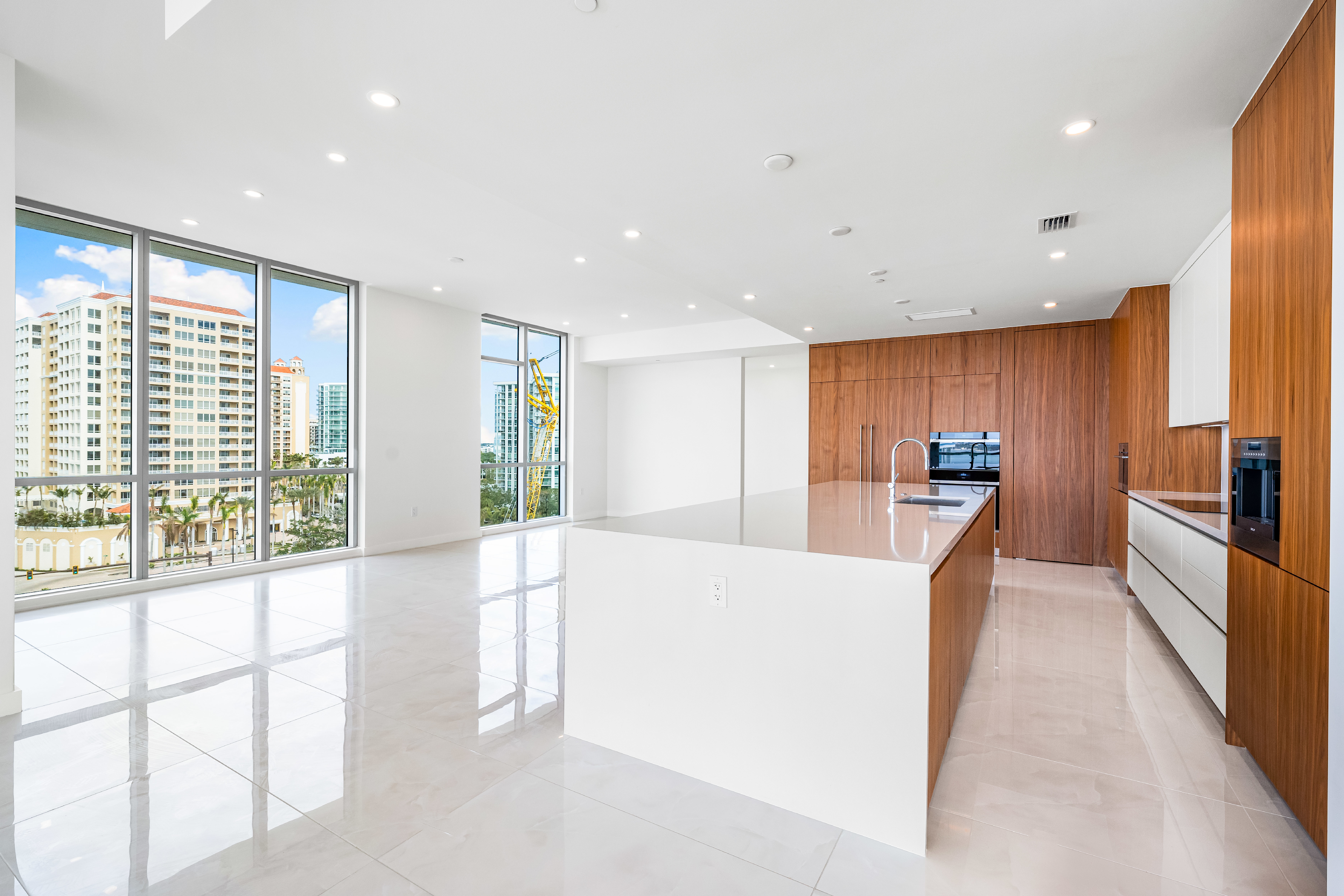 01 111 Golden Gate Point -Penthouse 701, Sarasota, FL 34236 - Luxury Real Estate - Concierge Auctions