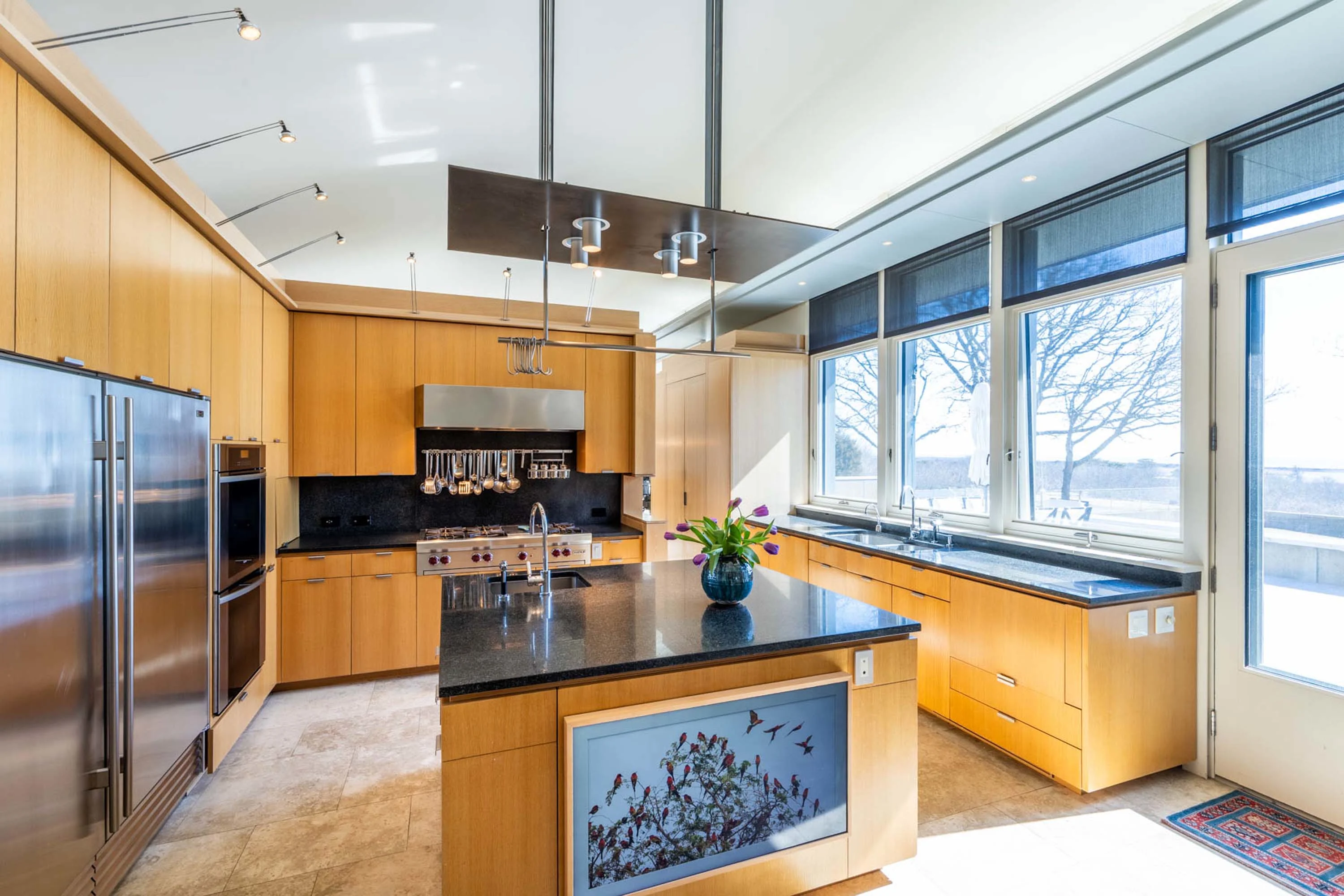 Chilmark House | 8 Snail Road, Chilmark, Martha's Vineyard, Massachusetts 02535 - 19_-_Kitchen_2_gbhud0