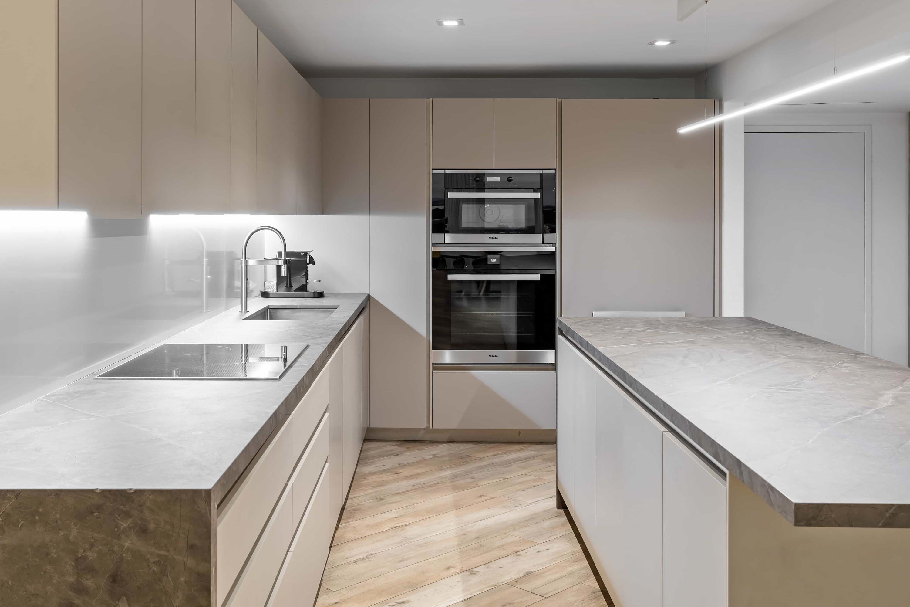 11 2301 Collins Ave Apt 1432 - Luxury Real Estate - Concierge Auctions