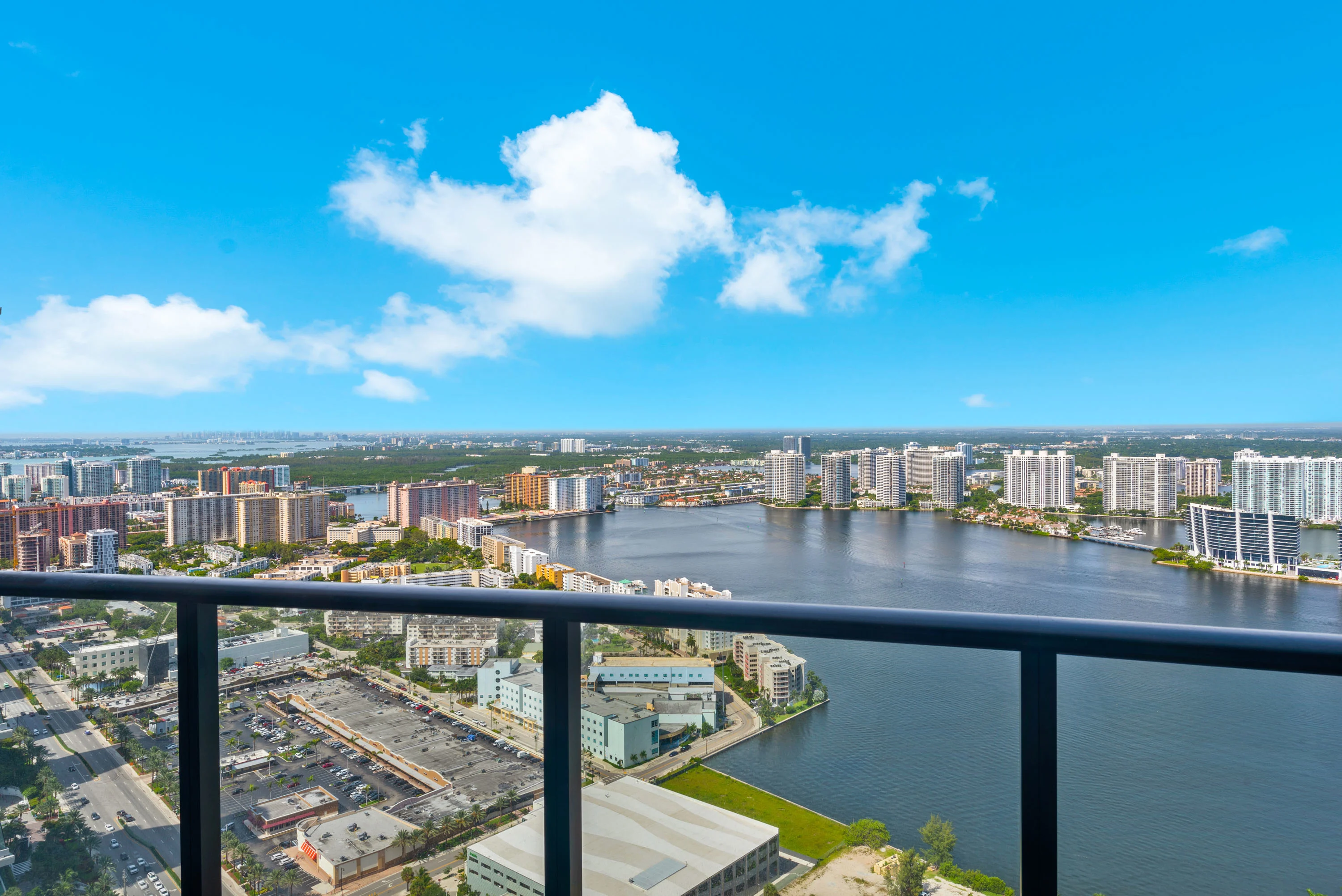 18555 Collins Ave, Apt 4603, Porsche Design Tower, Miami, Florida 33160 - 18555-collins-avenue-apartment-4603-sunny-isles-beach-florida37_w388vo