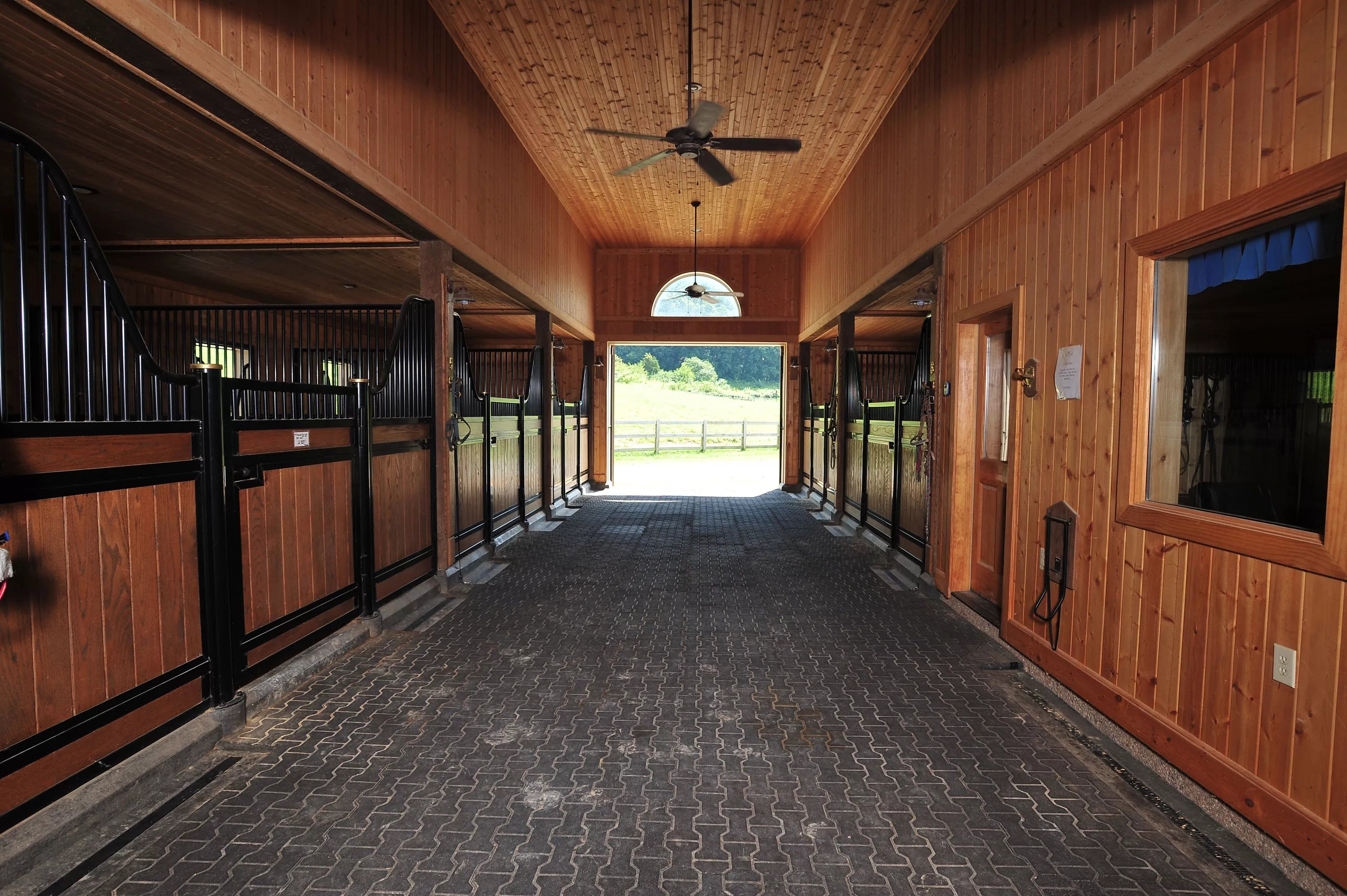 16308 Old Jonesboro Road, Bristol, Virginia 24202 - rolf-carlyle-equestrian-centre-bristol-va-luxury-real-estate-4_hvgsem