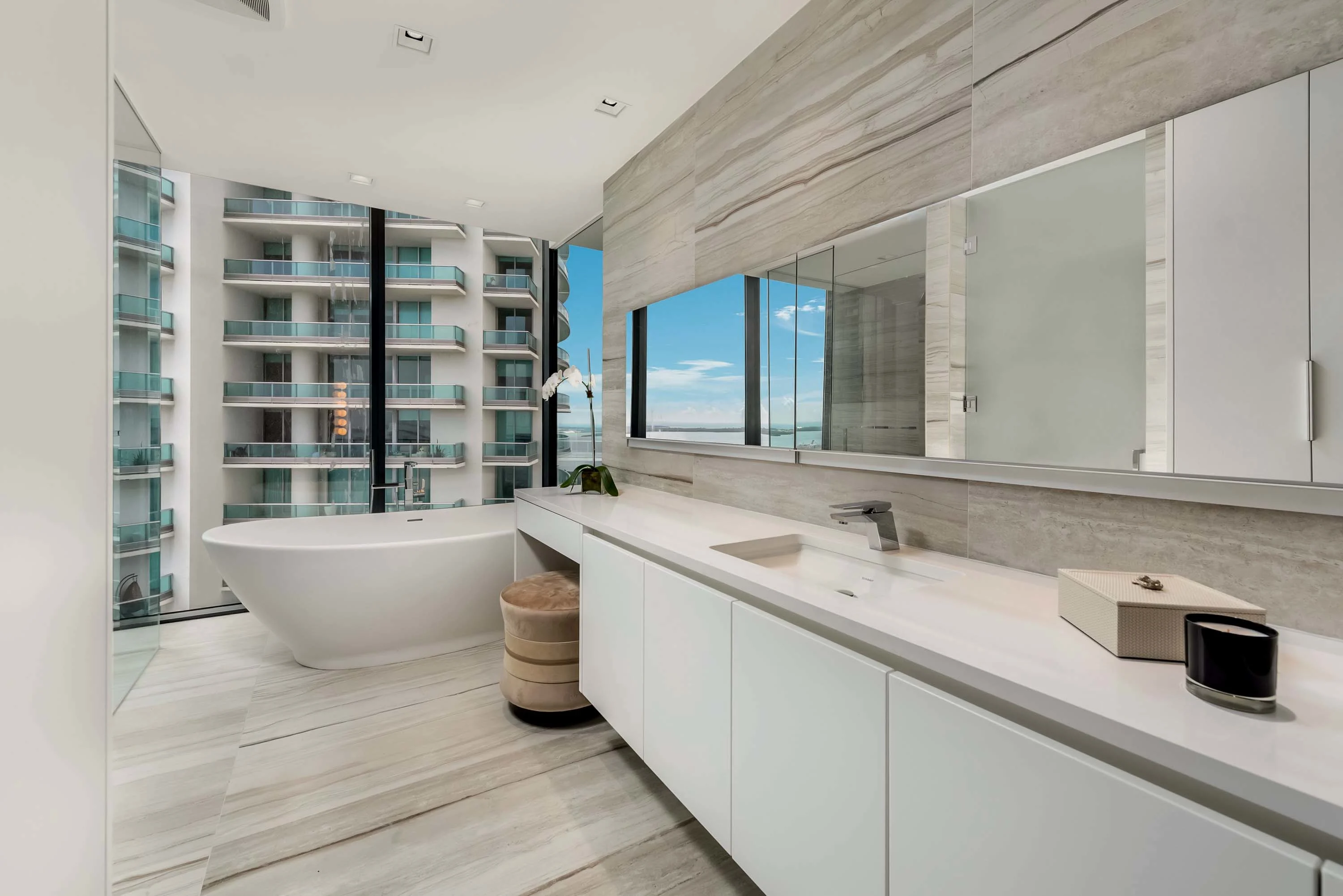 1000 Biscayne Boulevard, Unit 3601, One Thousand Museum, Miami, Florida 33132 - 1000-biscayne-boulevard-unit-3601-miami-florida15_s1wfmt