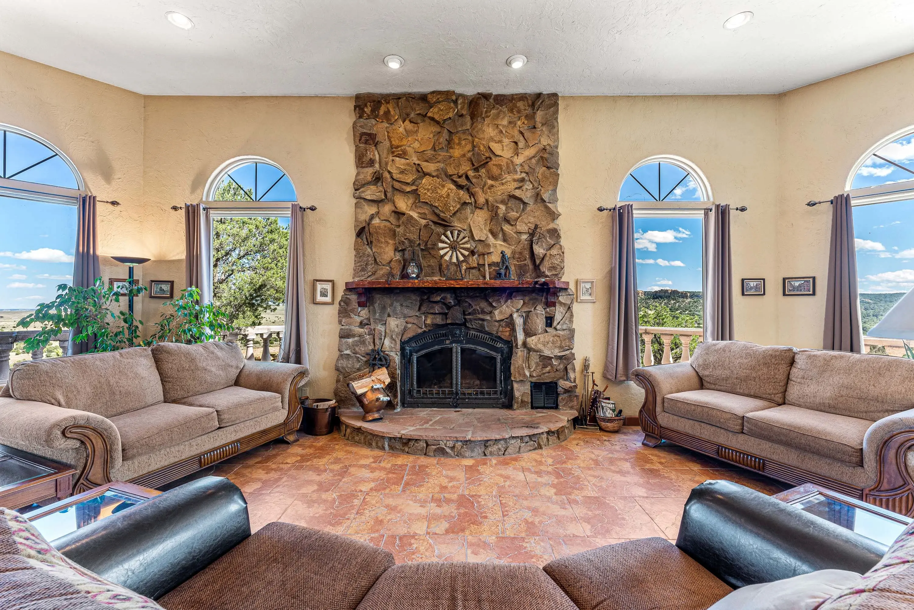This custom villa seems to rise out of the rock, paying homage to one of the country’s most iconic landscapes. Lovingly built and curated with custom details over two and a half decades, this unique property offers an incredible opportunity for the next g