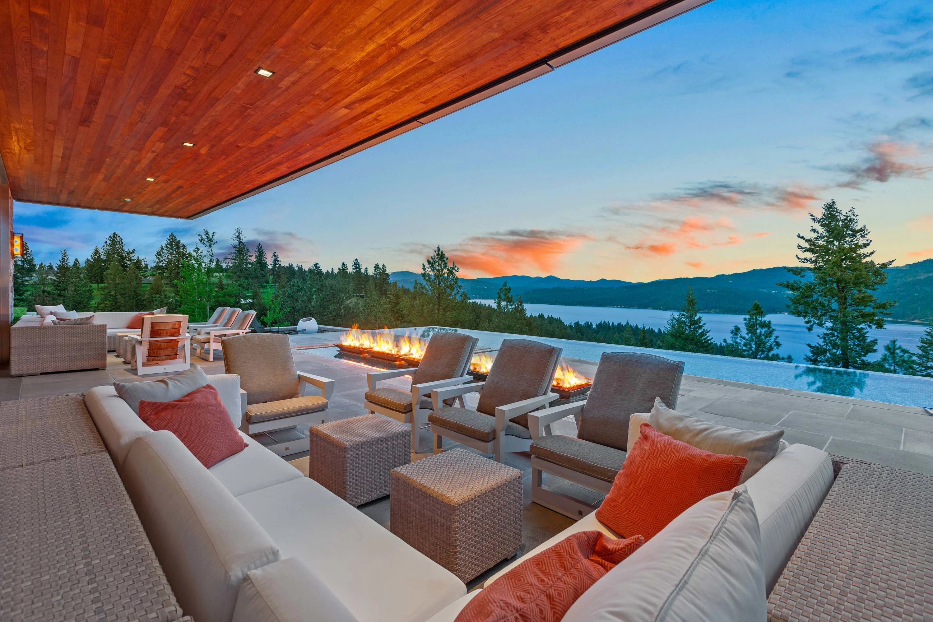 5468 West Carnelian Drive, Pynewoods Estate | The Golf and Lake Club at Black Rock, Coeur d'Alene, Idaho 83814 - 10_-_5468WCarnellanDr_Twilight-4_vnokec