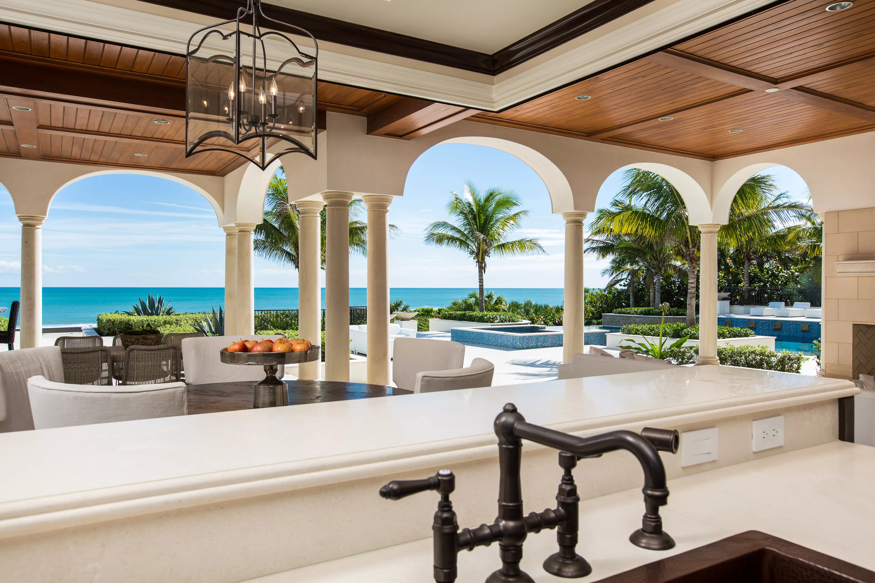 2460 S. Hwy A1A, Vero Beach, Florida 32963 - splendida-dimora-2460-s-hwy-a1a-luxury-real-estate-16_iucclr