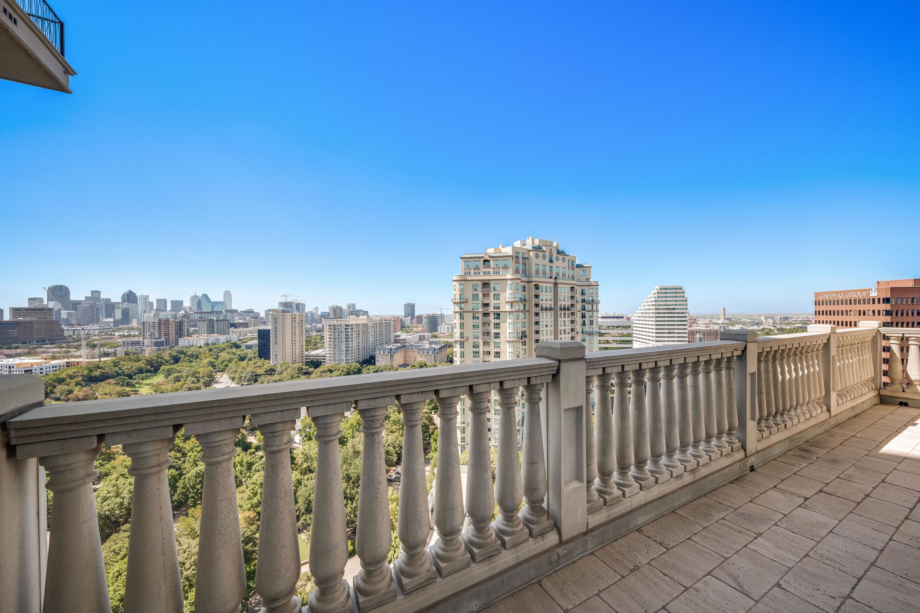 20 3505 Turtle Creek Blvd PH18C - Luxury Real Estate - Concierge Auctions