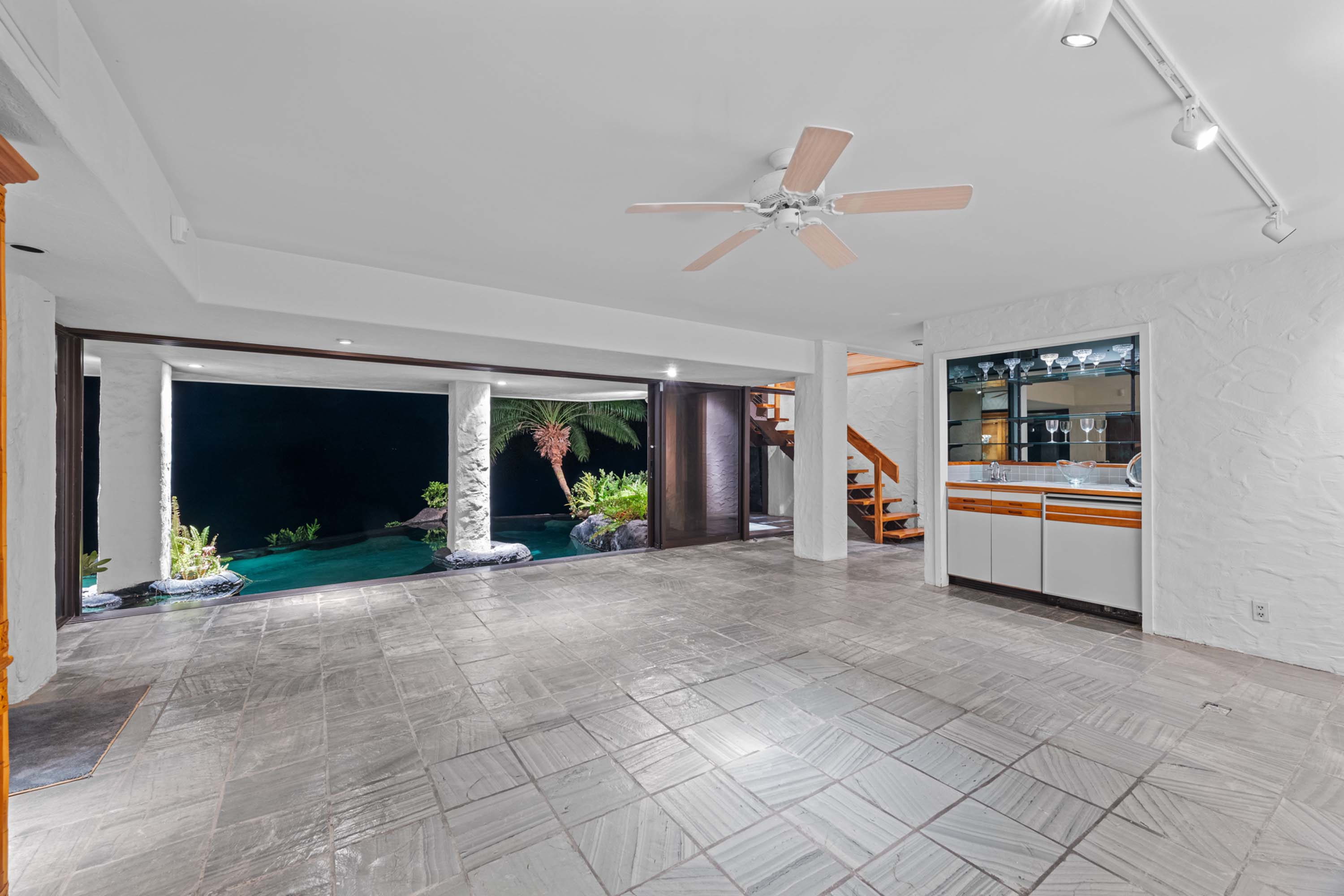 21 5163 and 5157 Lower Honoapiilani Rd, Lahaina, HI 96761 - Luxury Real Estate - Concierge Auctions