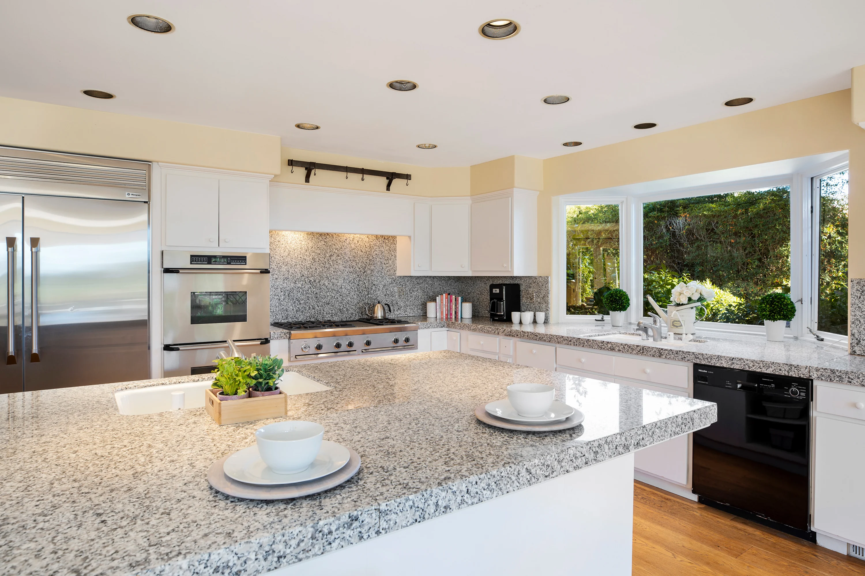 859 Picacho Lane, Montecito, California  - 859-picacho-lane-santa-barbara-california08_jqucyx