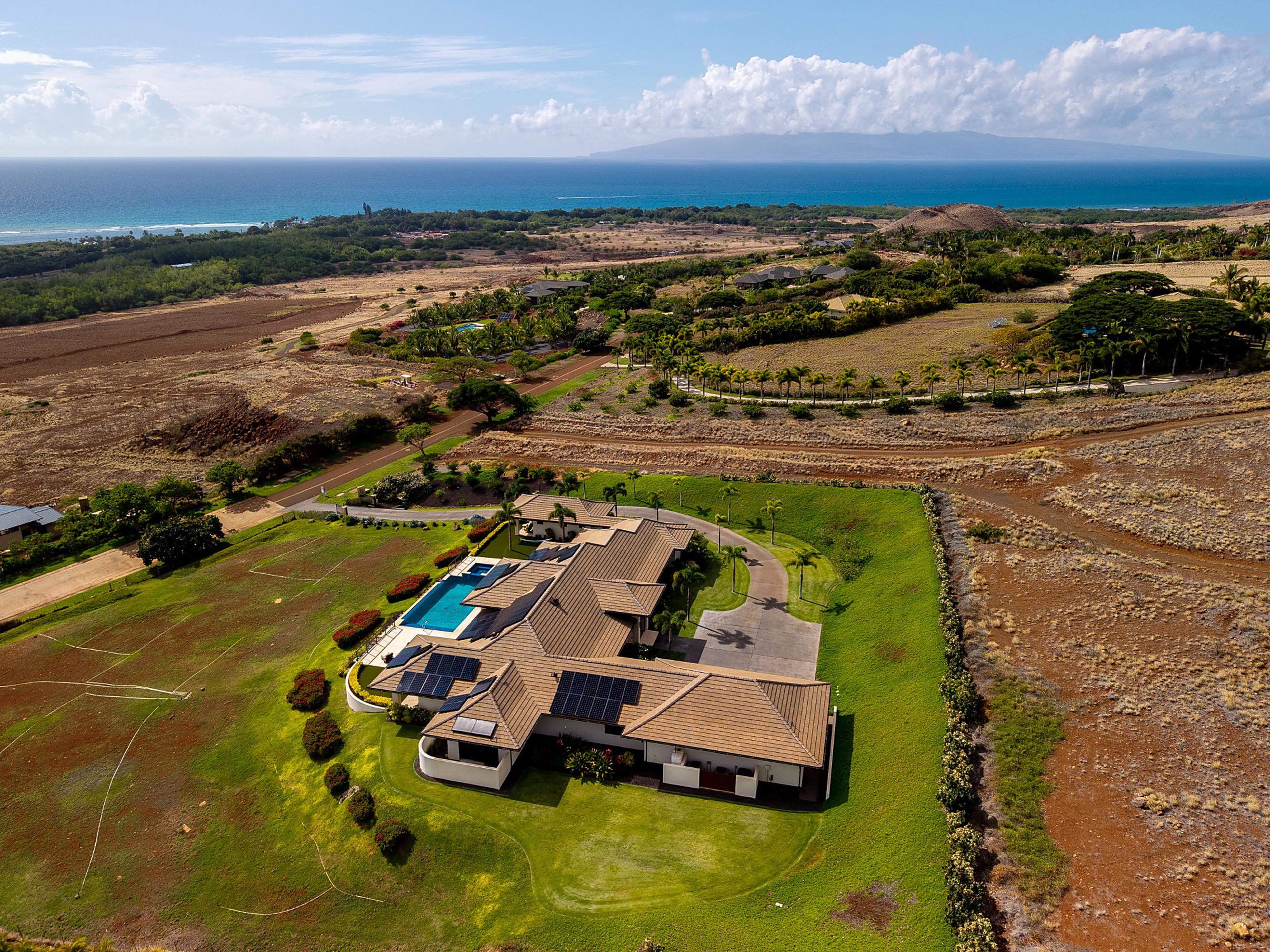 hawaiiana330になります。 320 Luawai Street, Unit A, Lahaina, Hawaii 96761 | Concierge Auctions