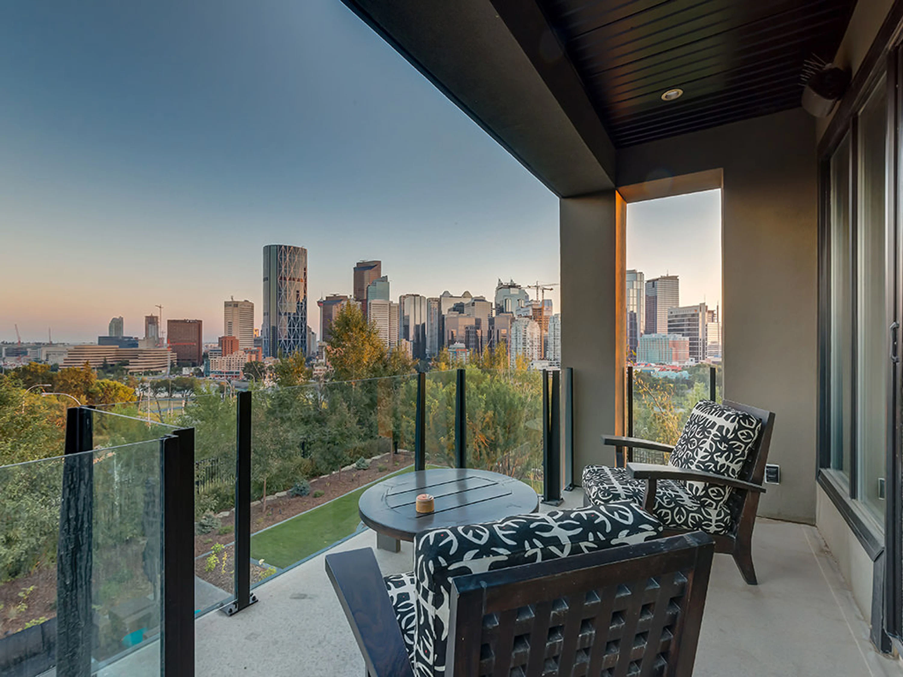 102 Crescent Road NW, Calgary, Alberta T2M 3Z9, Canada - 102-crescent-road-north-west-calgary-alberta-canada23_okib9o