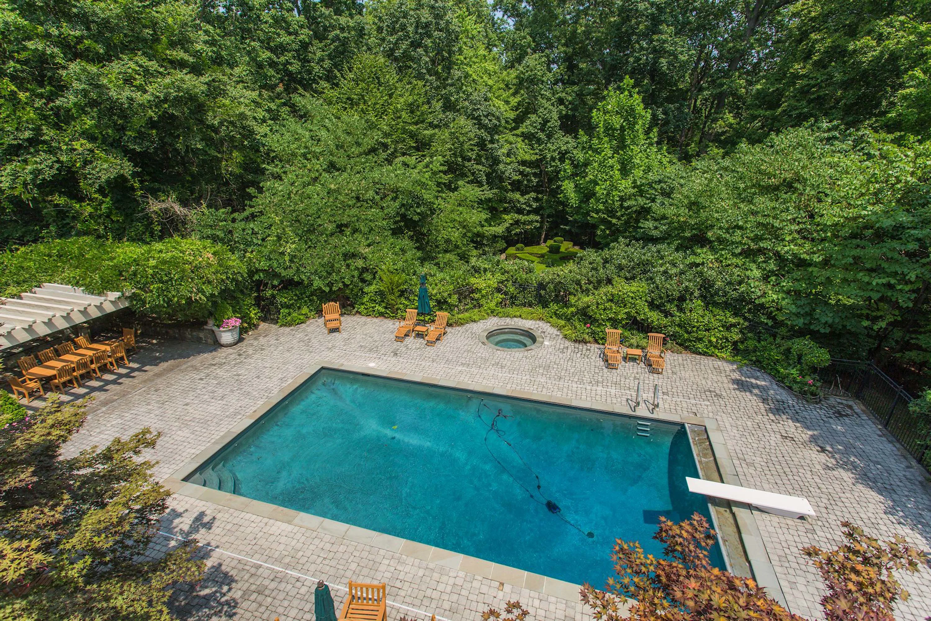 7984 Georgetown Pike, Near Washington D.C., Virginia 22102 - 7984-georgetown-pike-mclean-virginia50_wjws5v