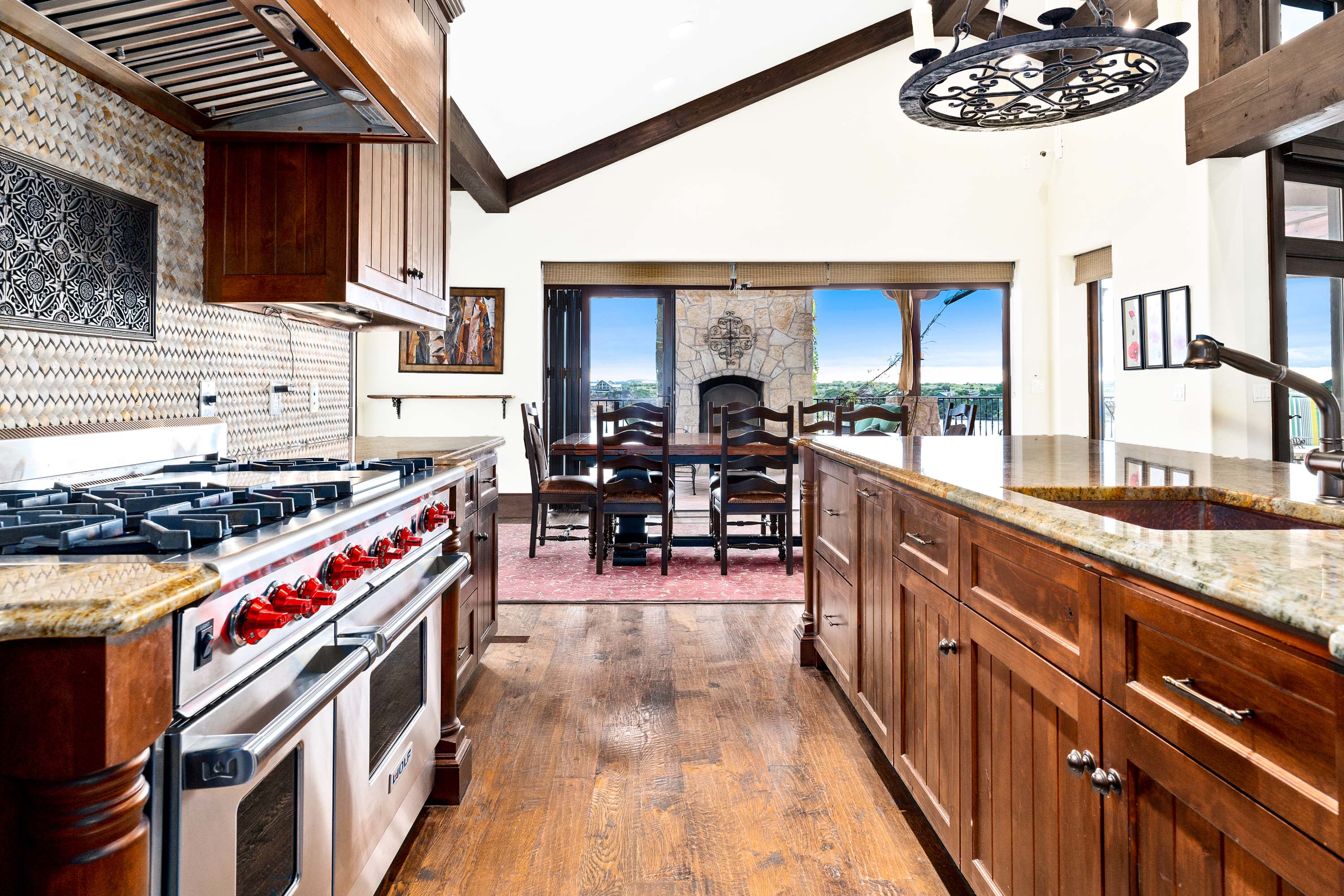 05 1011 Lakeview Point Drive - Luxury Real Estate - Concierge Auctions