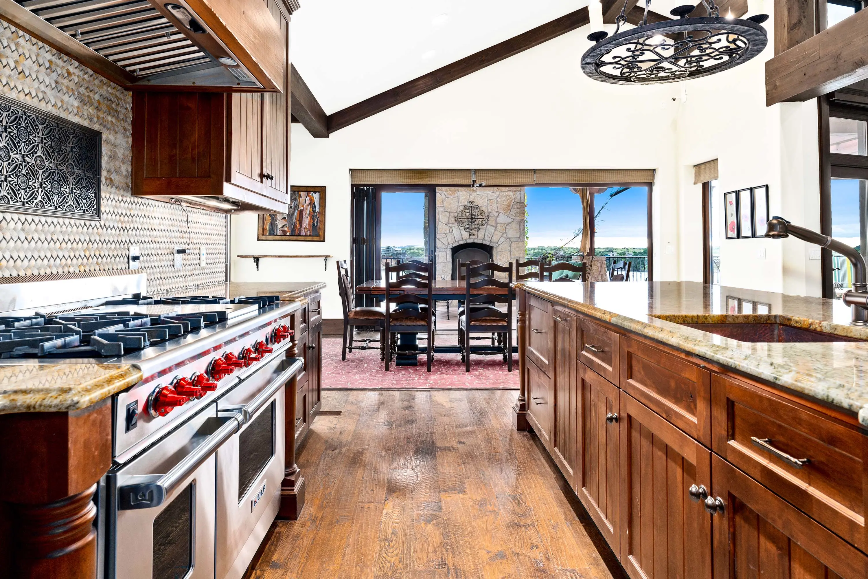 05 1011 Lakeview Point Drive - Luxury Real Estate - Concierge Auctions