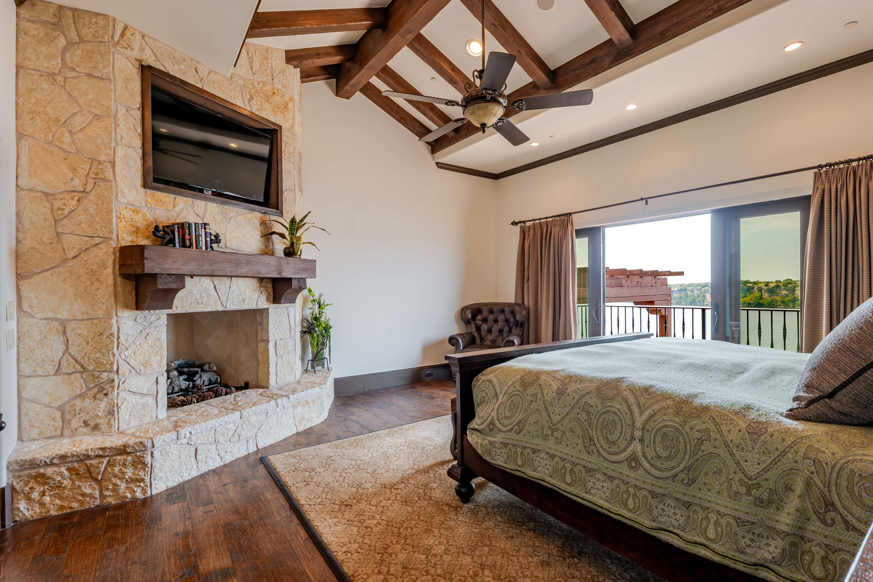 05 1011 Lakeview Point Drive - Luxury Real Estate - Concierge Auctions