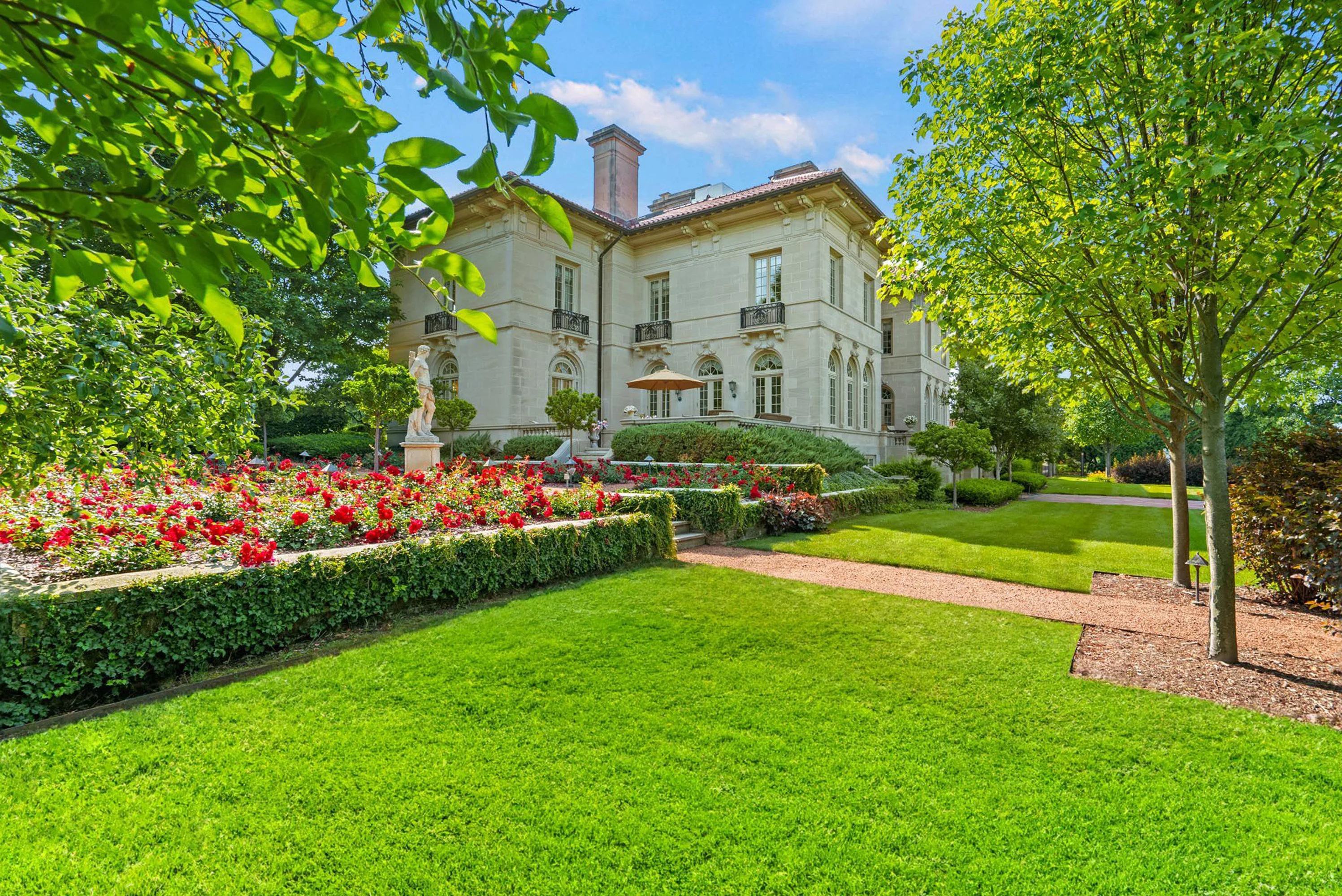 5270 N Lake Drive, Whitefish Bay, Wisconsin 53217 - 5270-N-Lake-Drive-33_kg0rmh